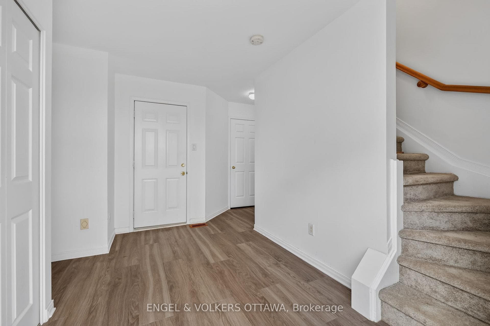 104 Manhattan Crescent photo 17