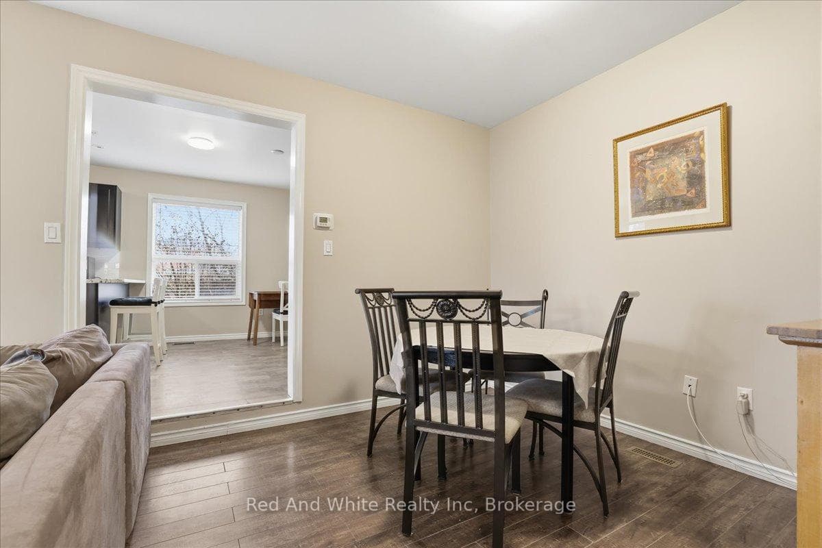 103 Downing Crescent photo 18