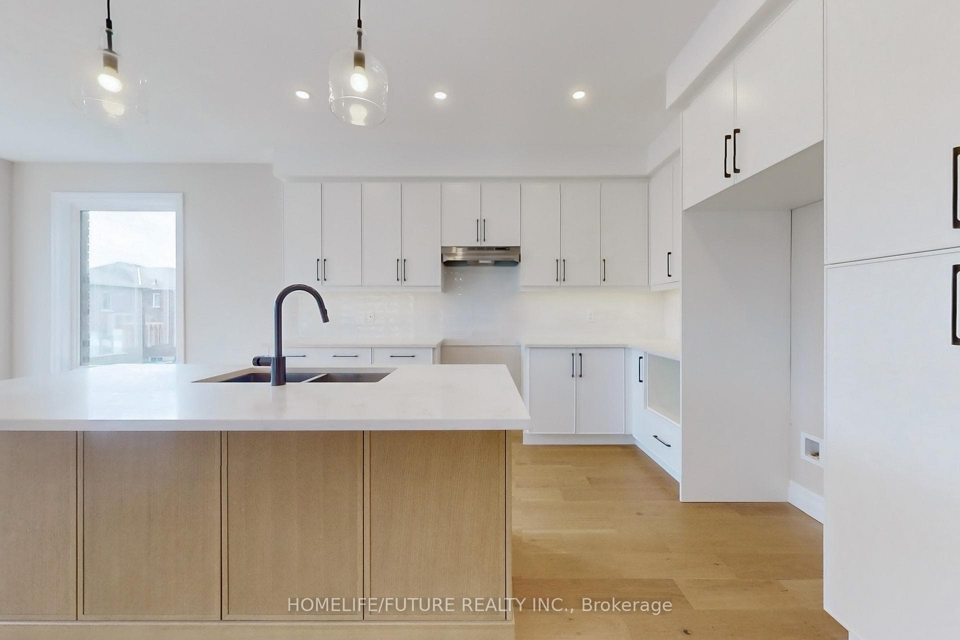 229 O'Neil Street photo 9