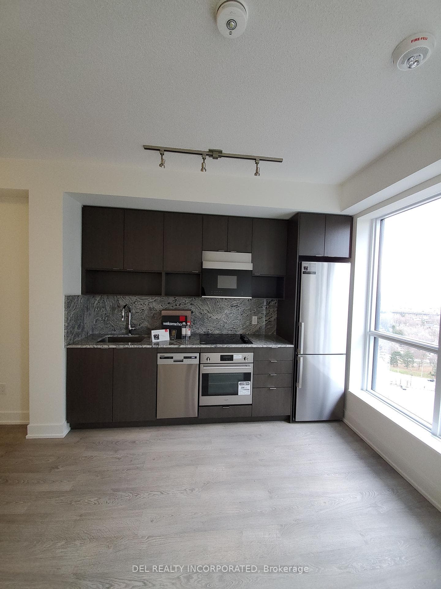 9 Mabelle Avenue Unit 2025 photo 1