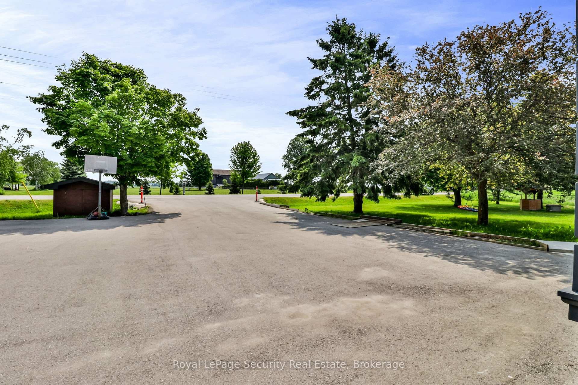 5976 Tenth Line photo 5