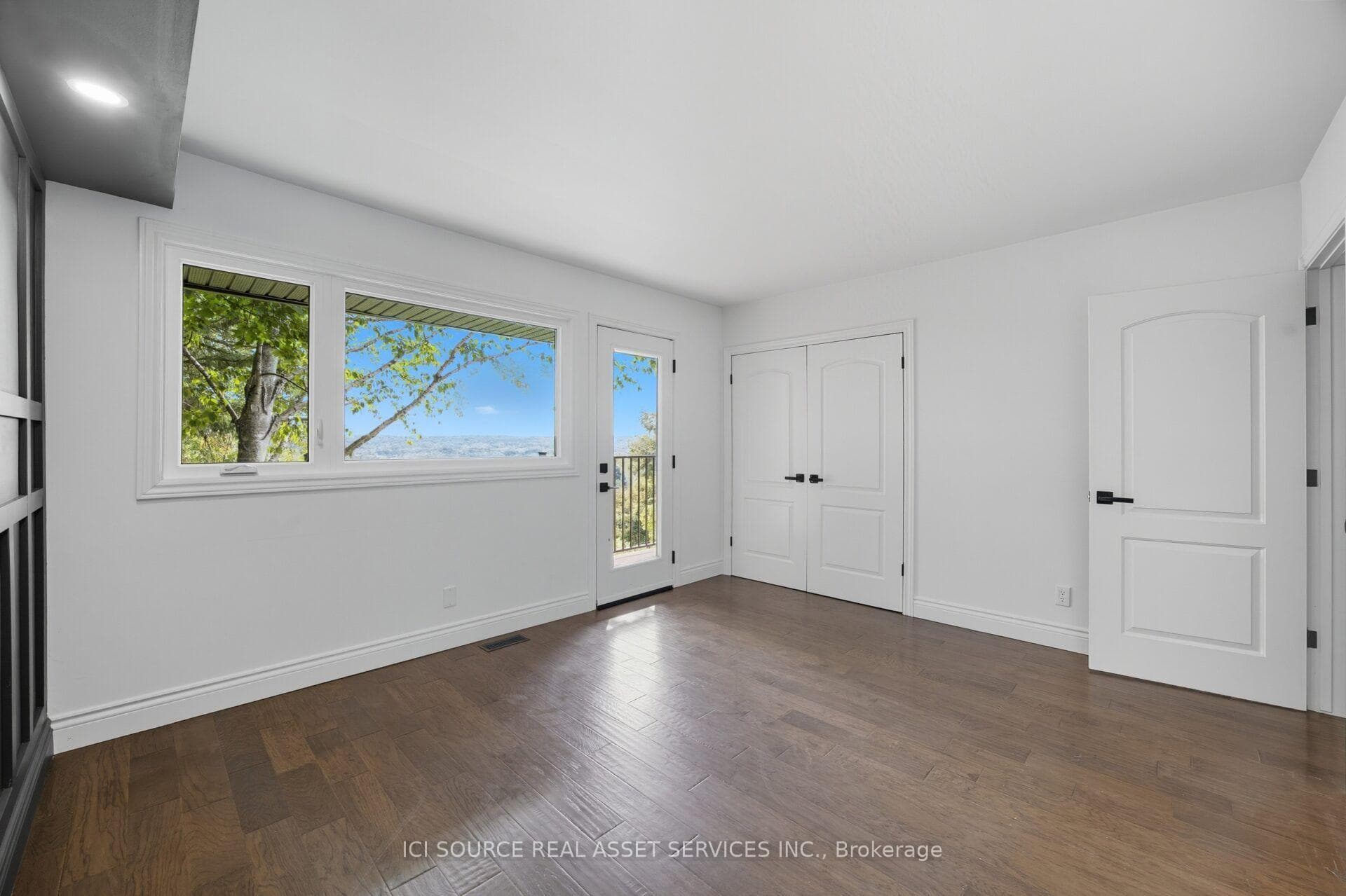 50 Oak Avenue photo 13