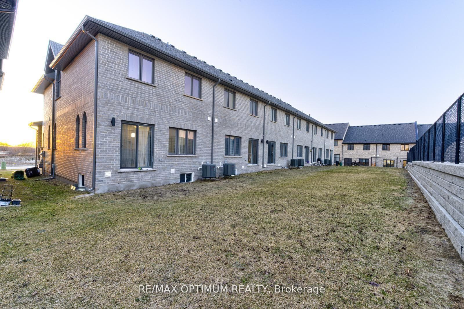142 Queensbrook Crescent photo 33