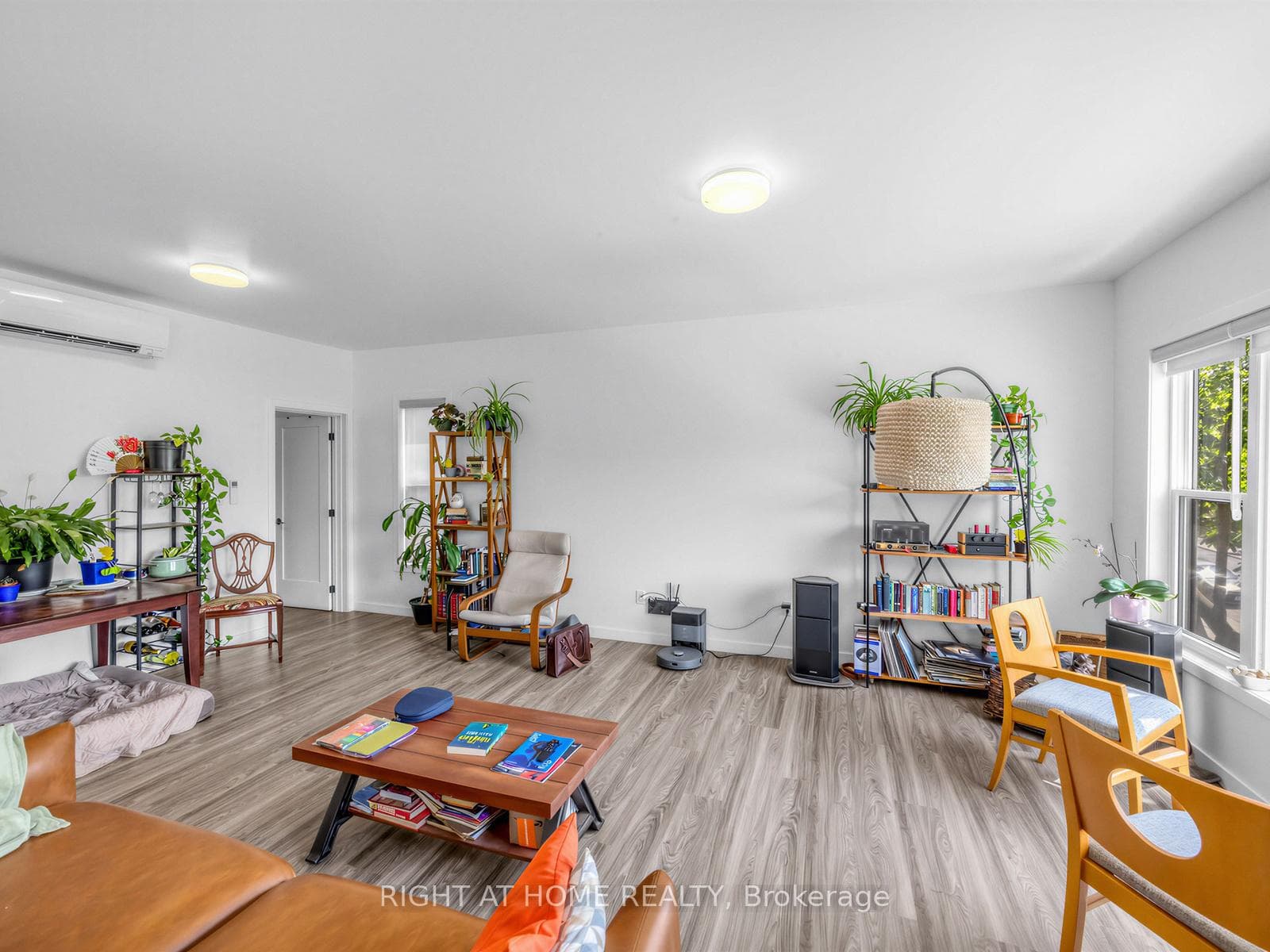 148 Glenlake Avenue Unit #8 photo 7