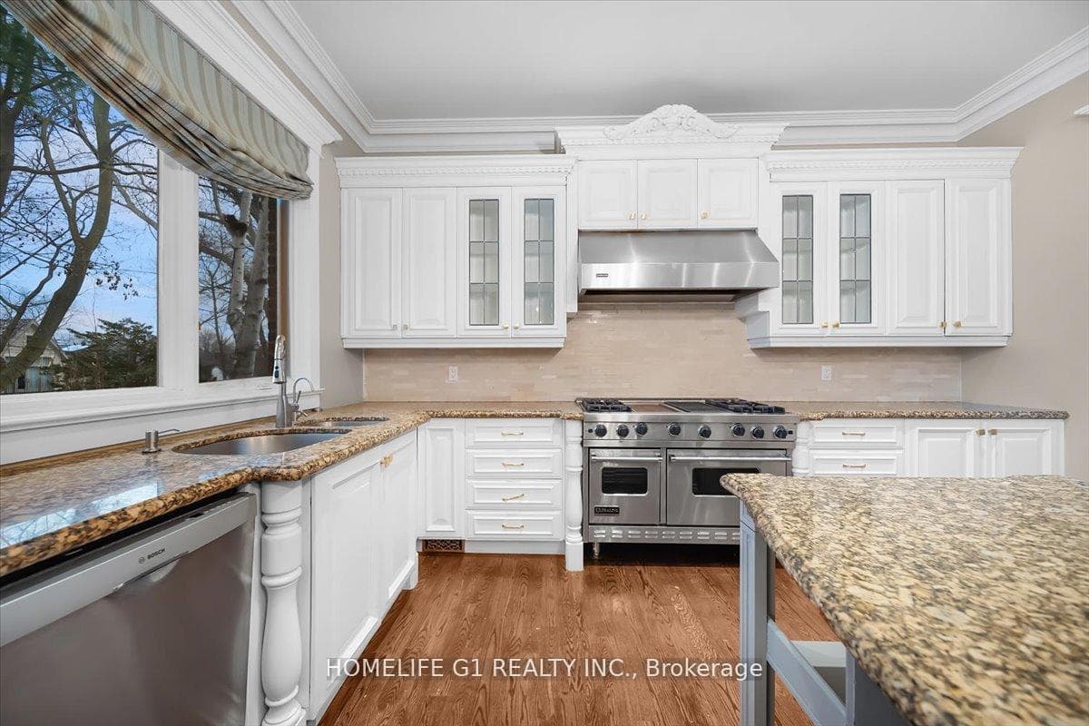 210 St Leonards Avenue photo 15
