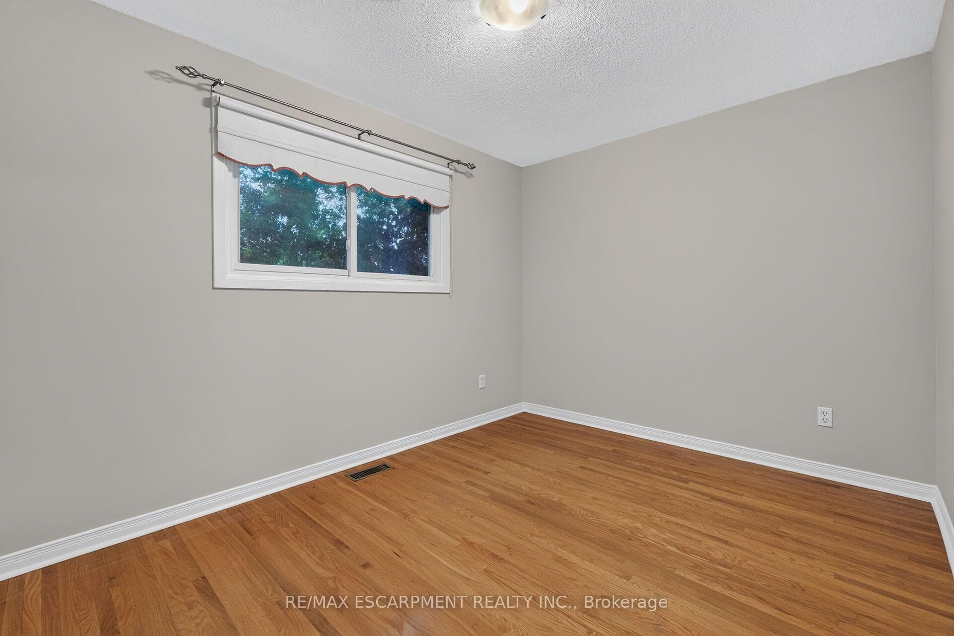 19 Burns Place photo 30