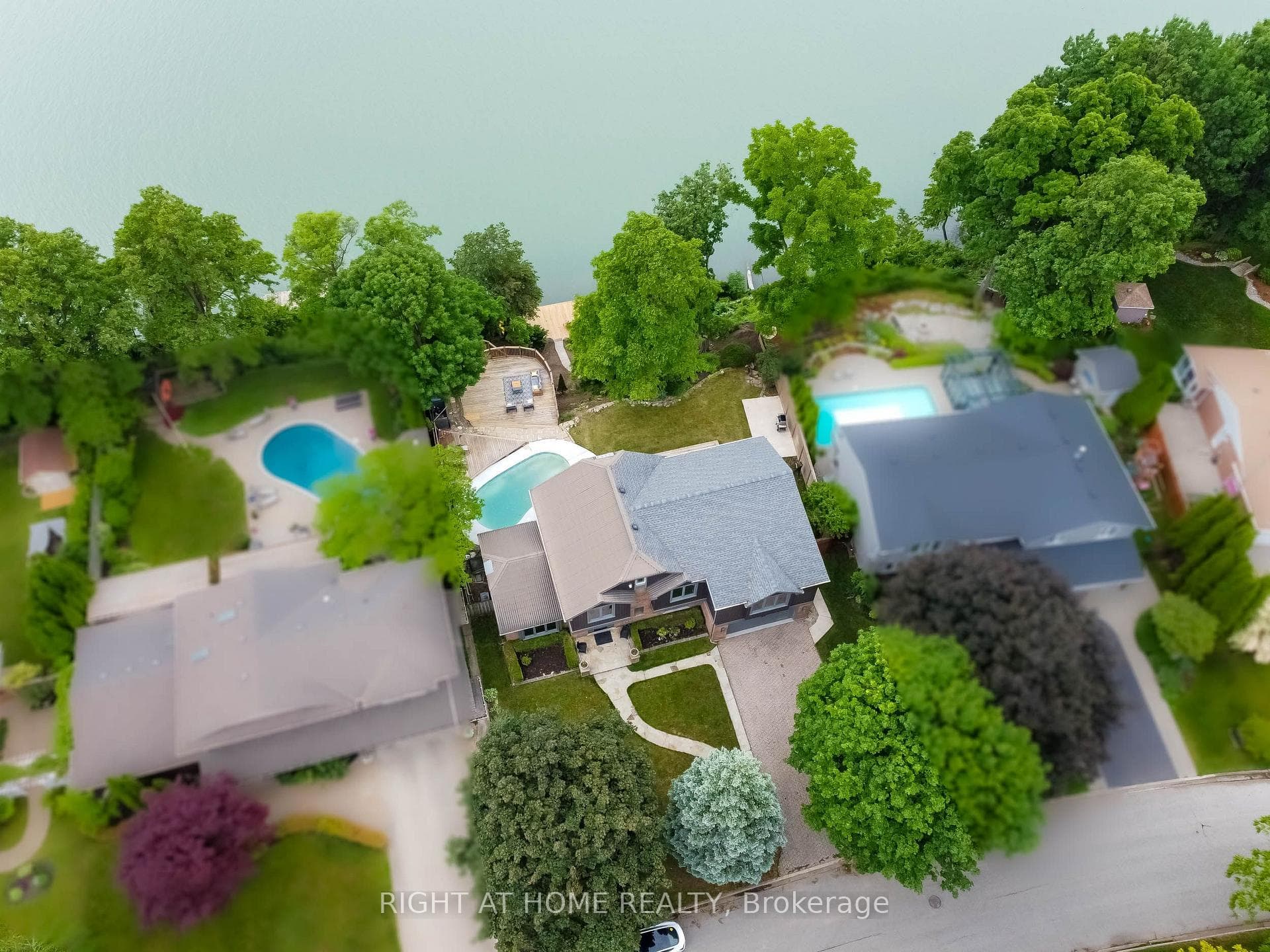44 ROYAL HENLEY Boulevard photo 50