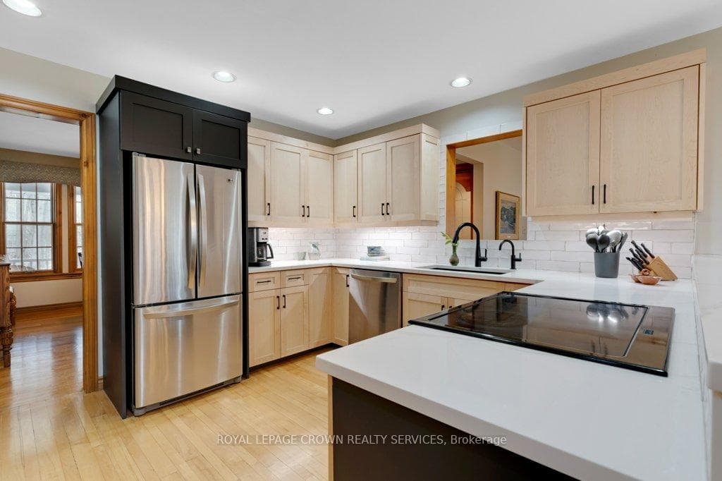 2 Hughson Lane photo 16