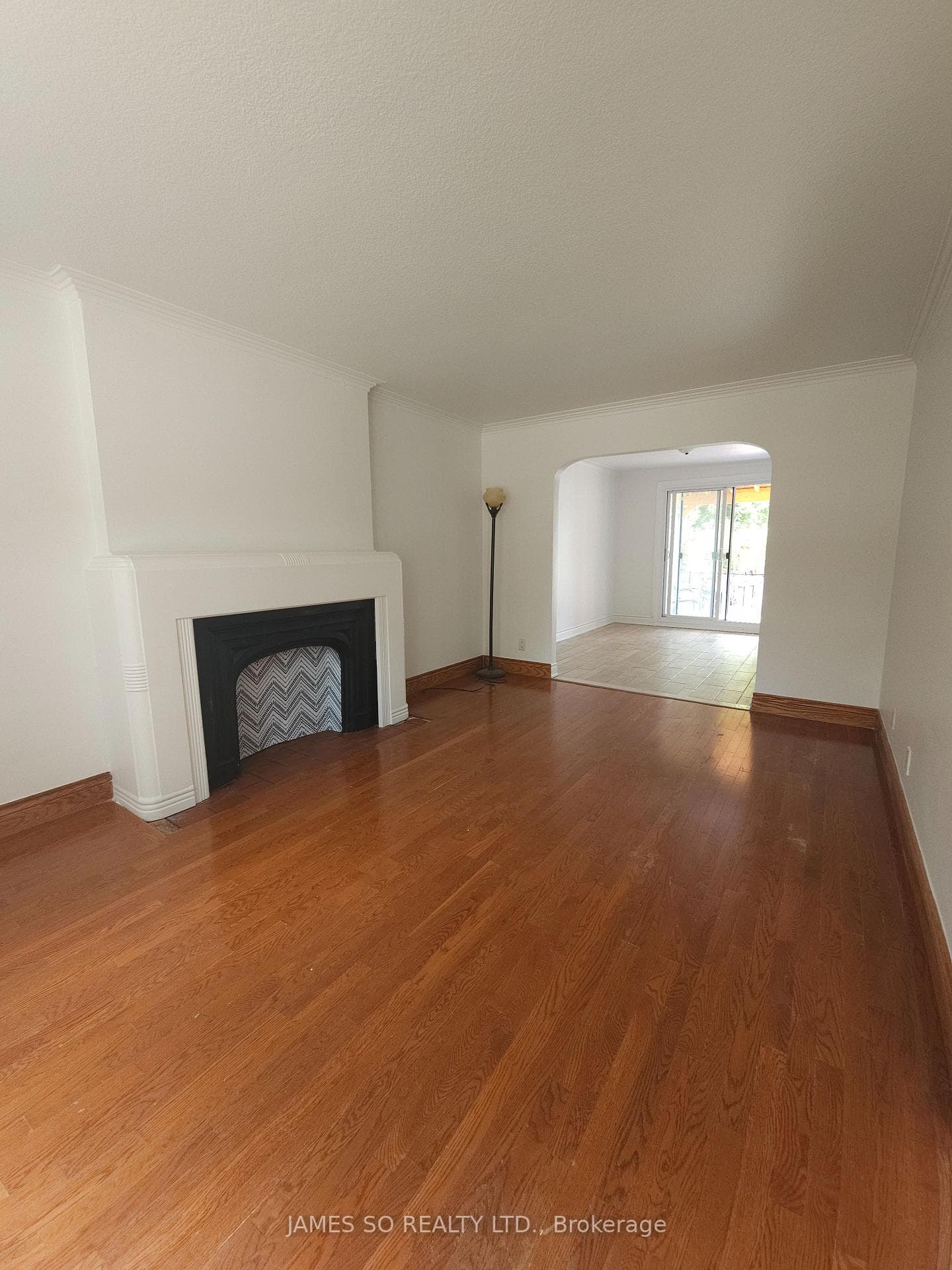 1070 Greenwood Avenue photo 5