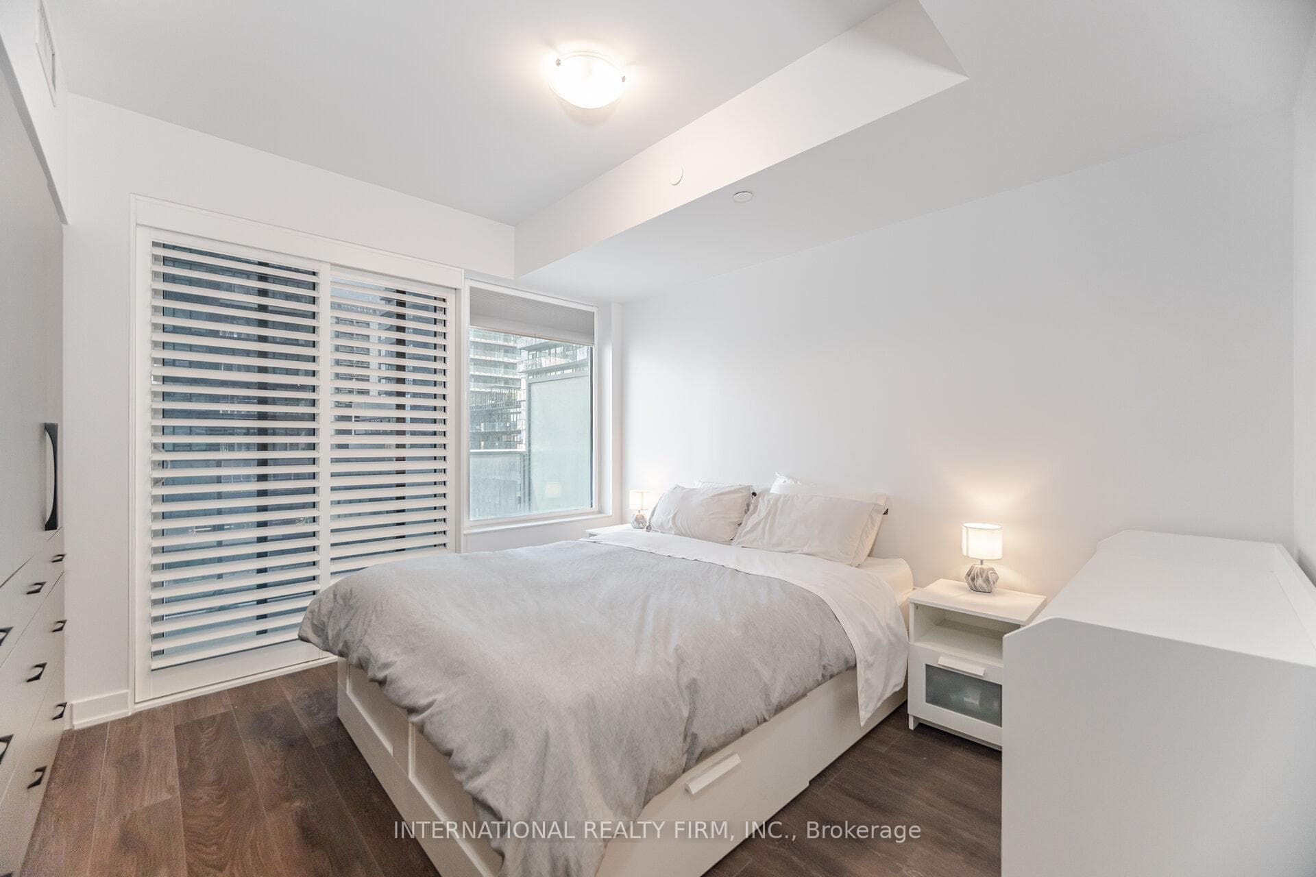 99 Broadway Avenue Unit 710 photo 19