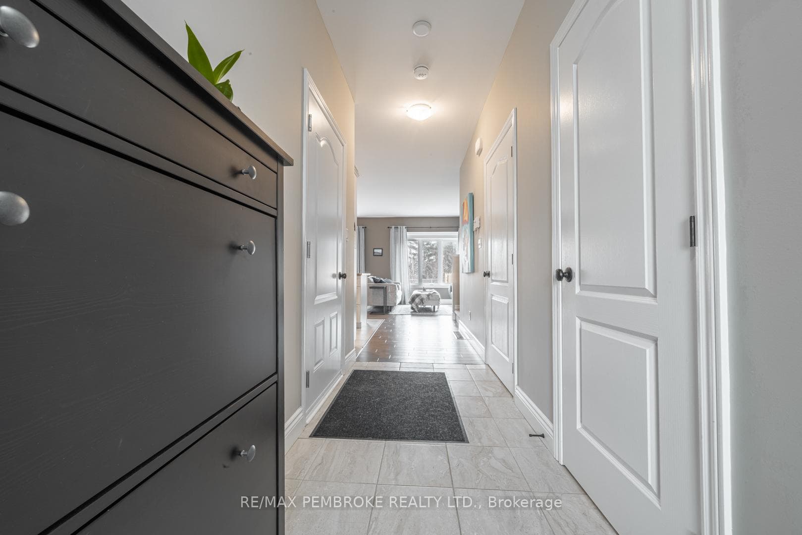 47 Winston Avenue photo 2