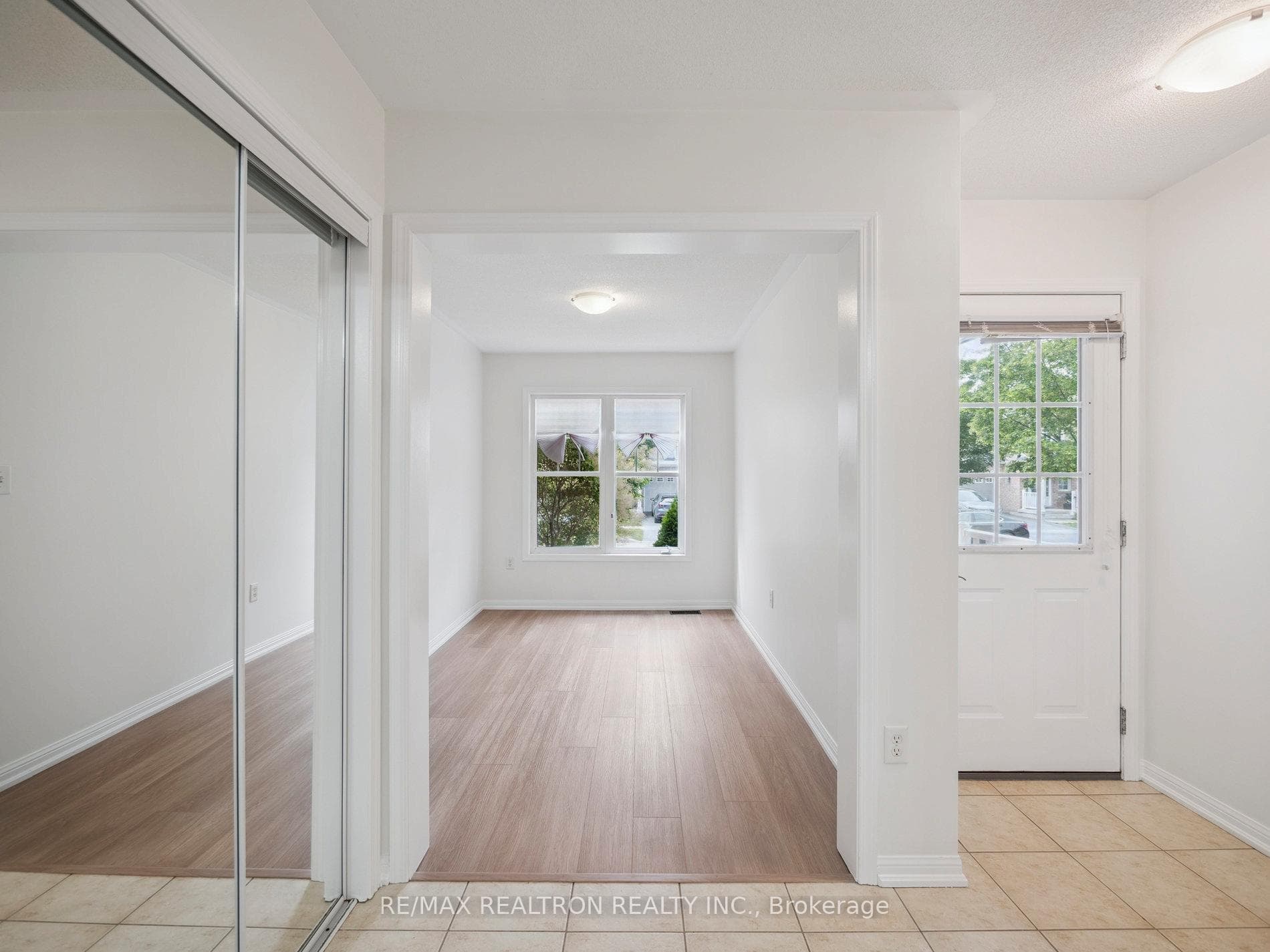 21 Dougherty Crescent photo 3
