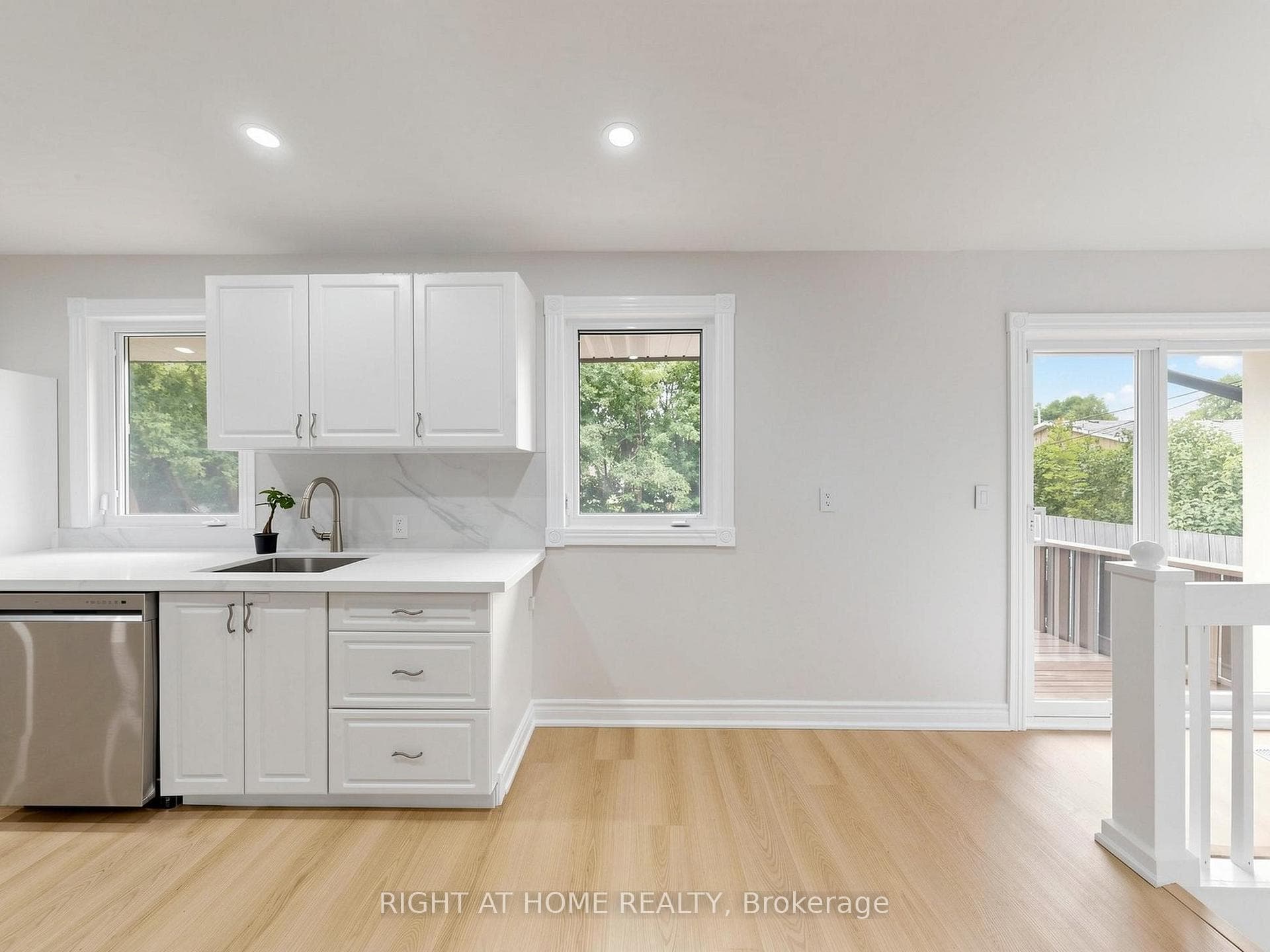 8 Caledonia Road photo 11