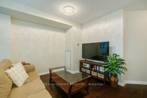 140 Simcoe Street Unit 1004 photo 9