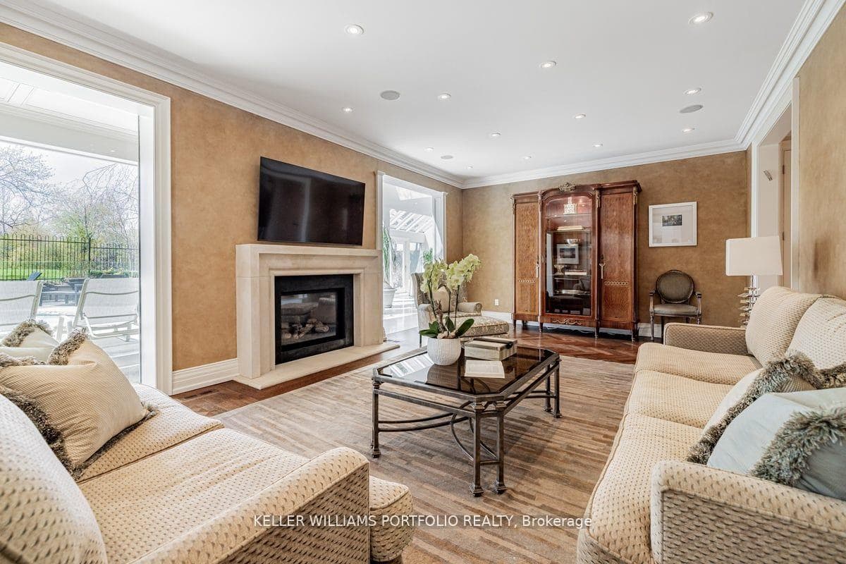 8 Penwood Crescent photo 14