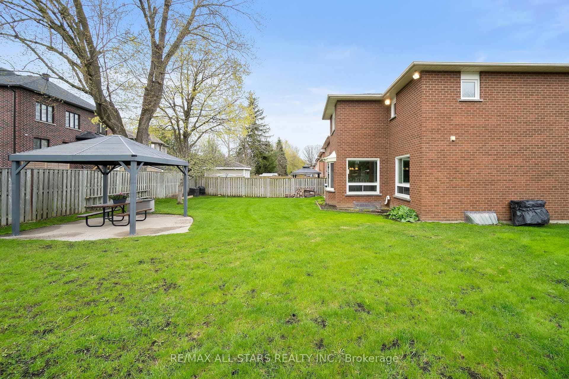 33 Carpenter Court photo 42