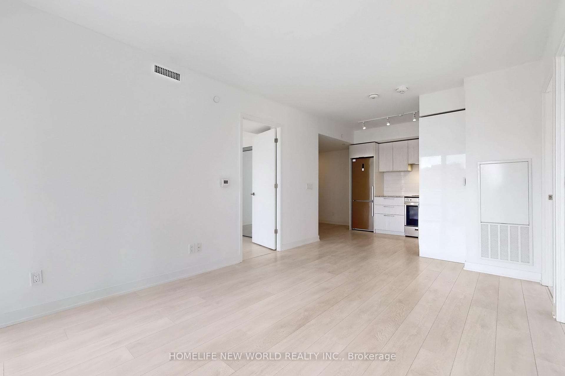 501 Yonge Street Unit 912 photo 8