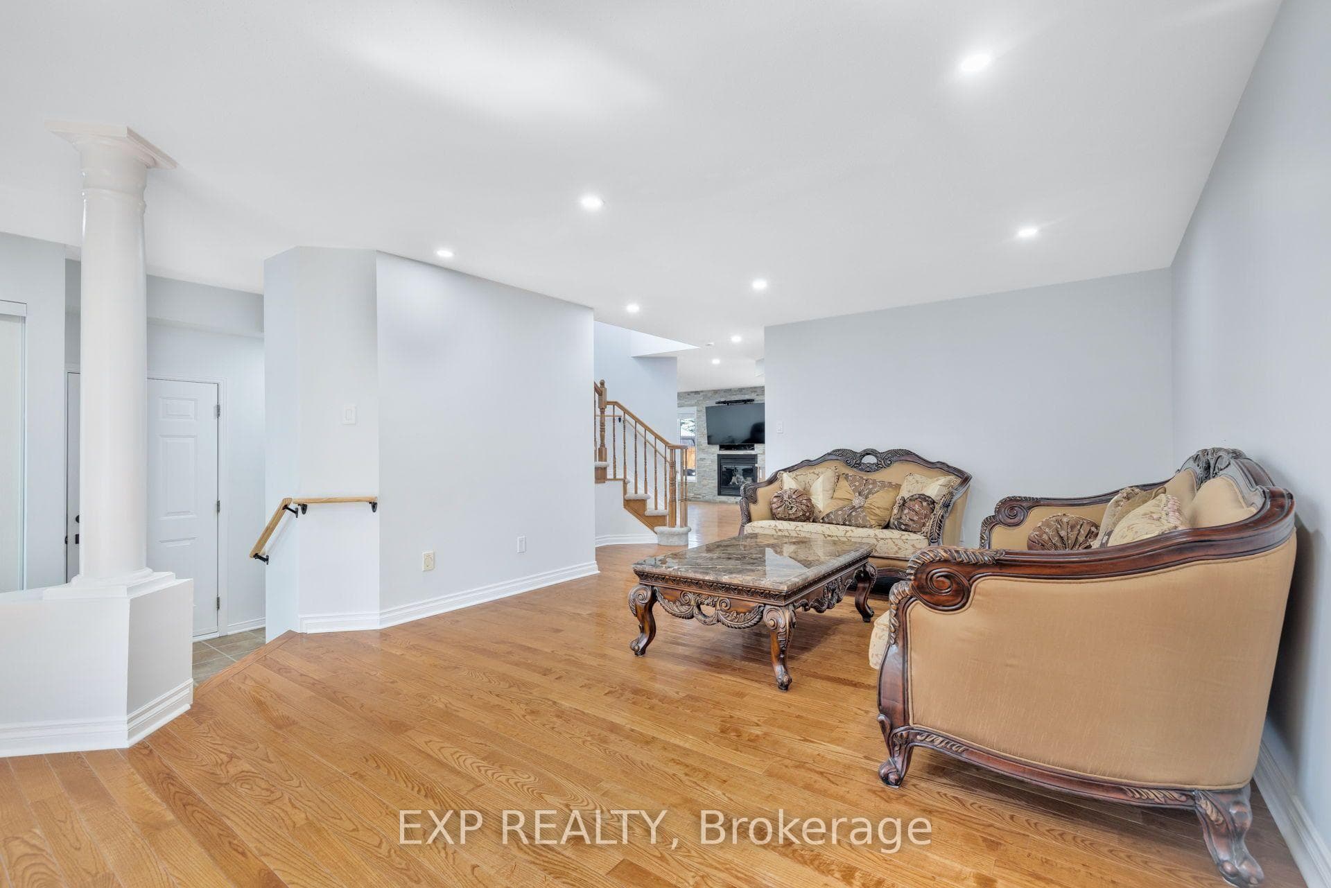 114 Ashmore Drive photo 9