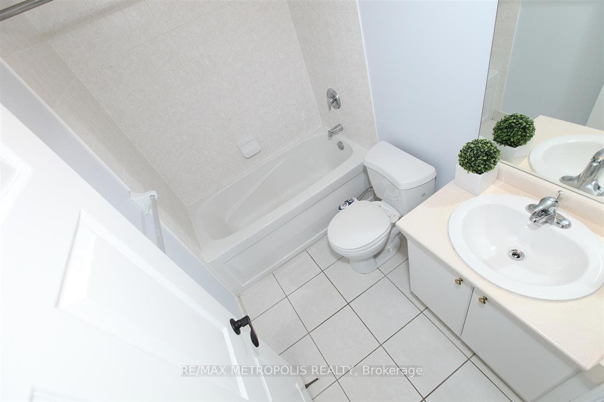51 Lower Simcoe Street Unit 321 photo 20