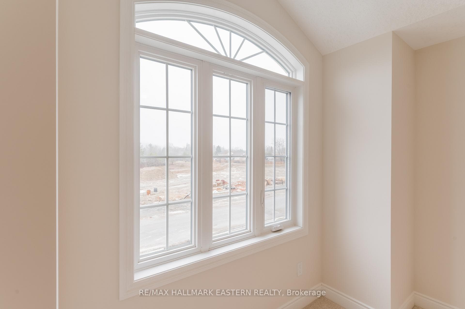 Window in front bedroom over garage