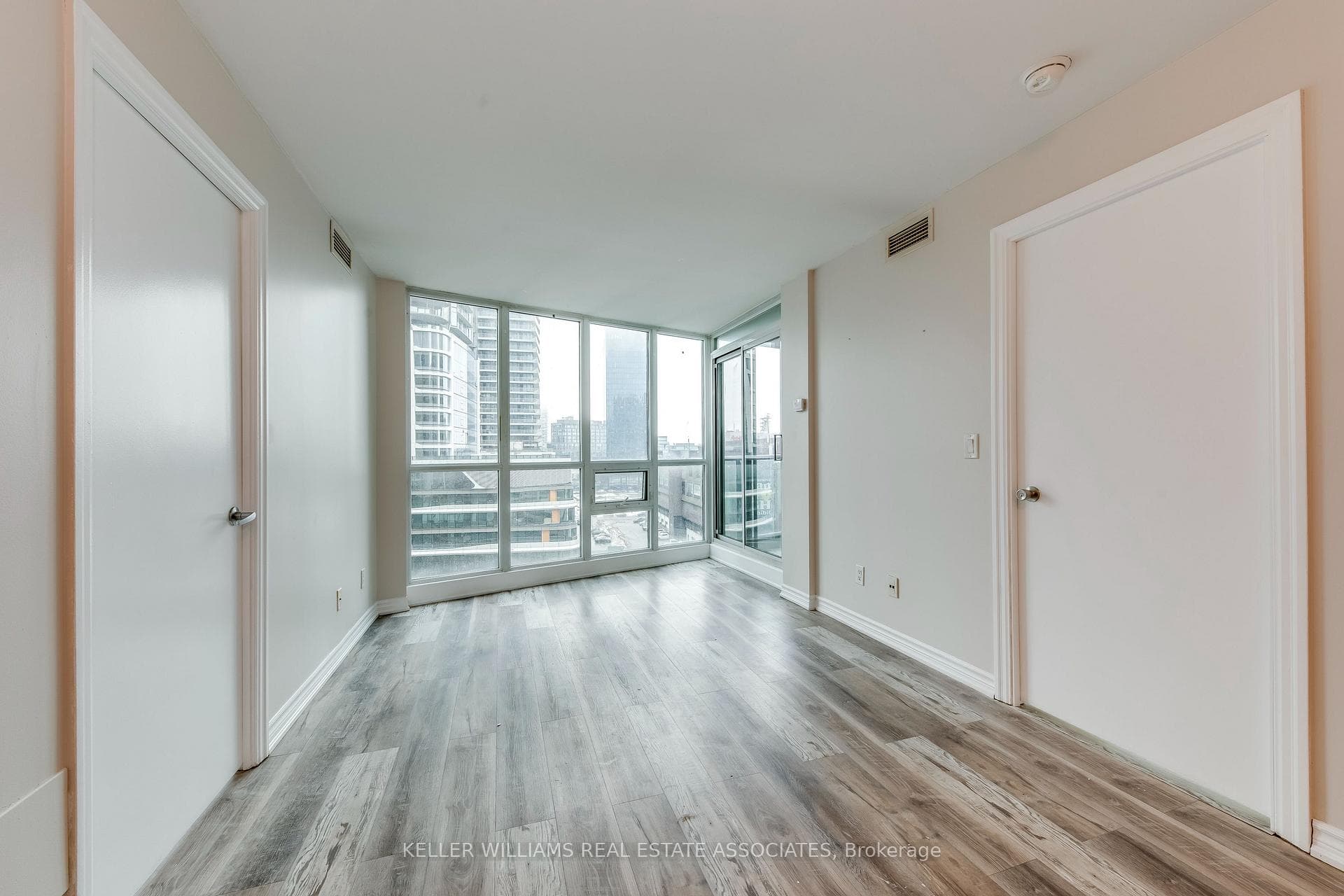 12 Yonge Street Unit 904 photo 18