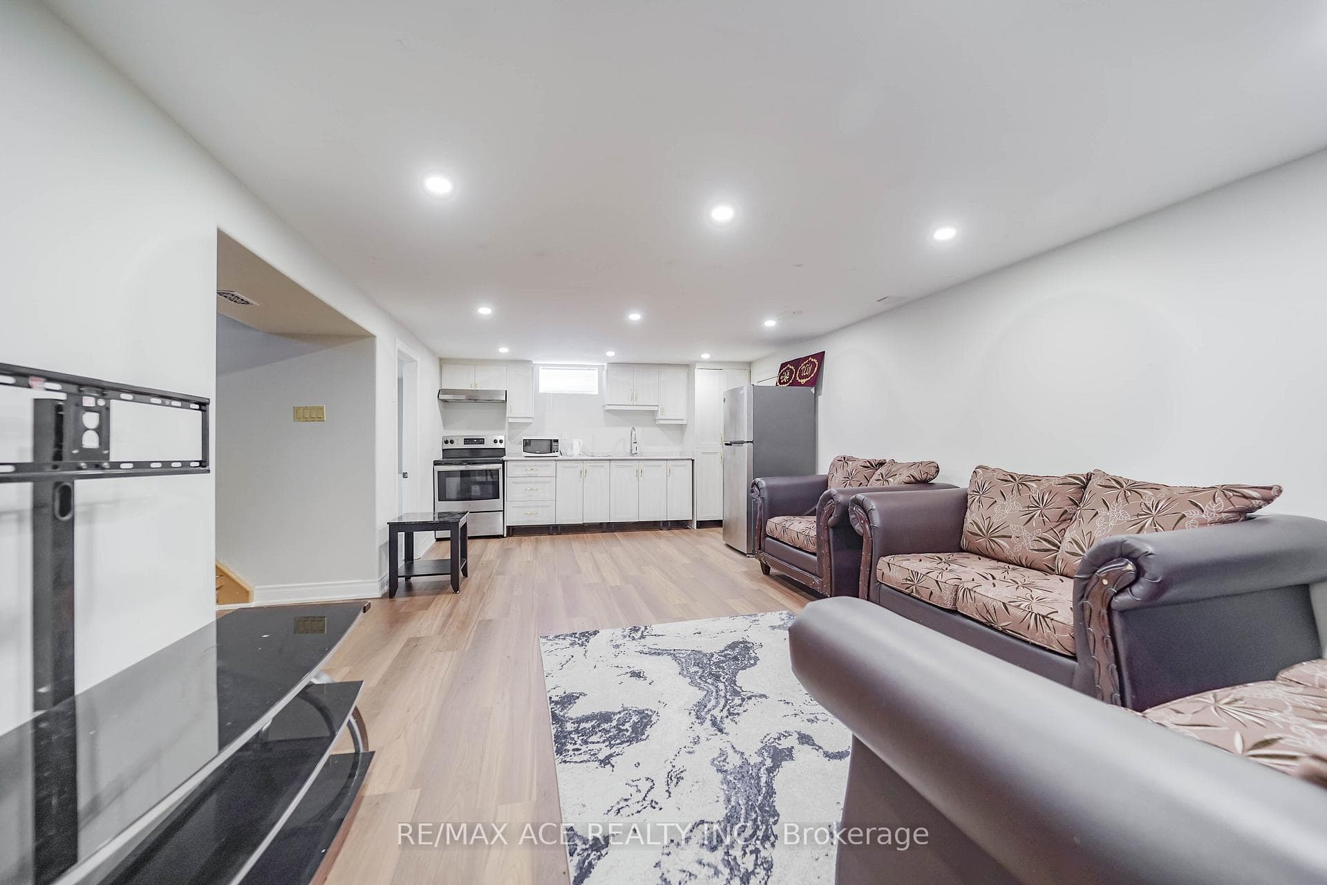 1425 Lakefield Street photo 34