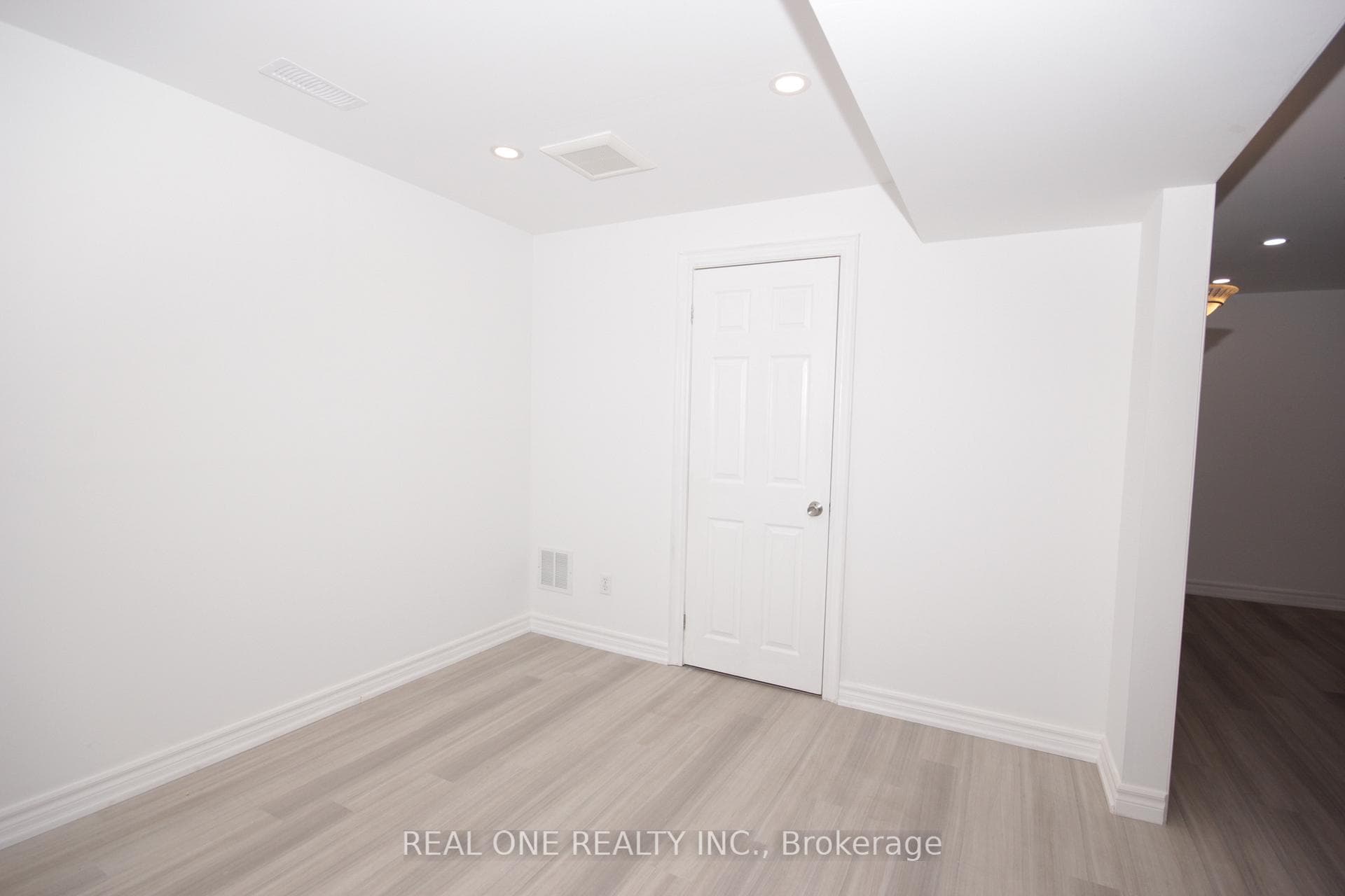 1145 Timberland Crescent photo 23