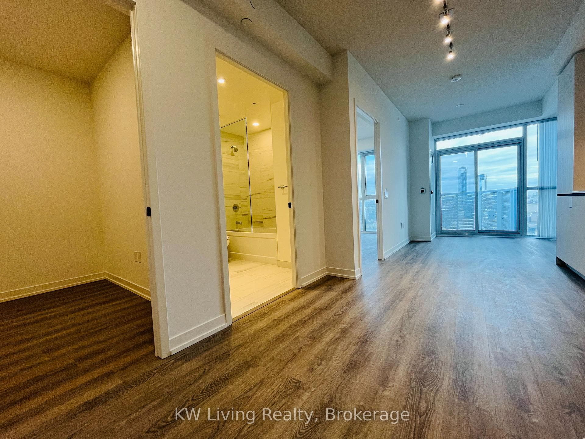 8 Interchange Way Unit 808 photo 7