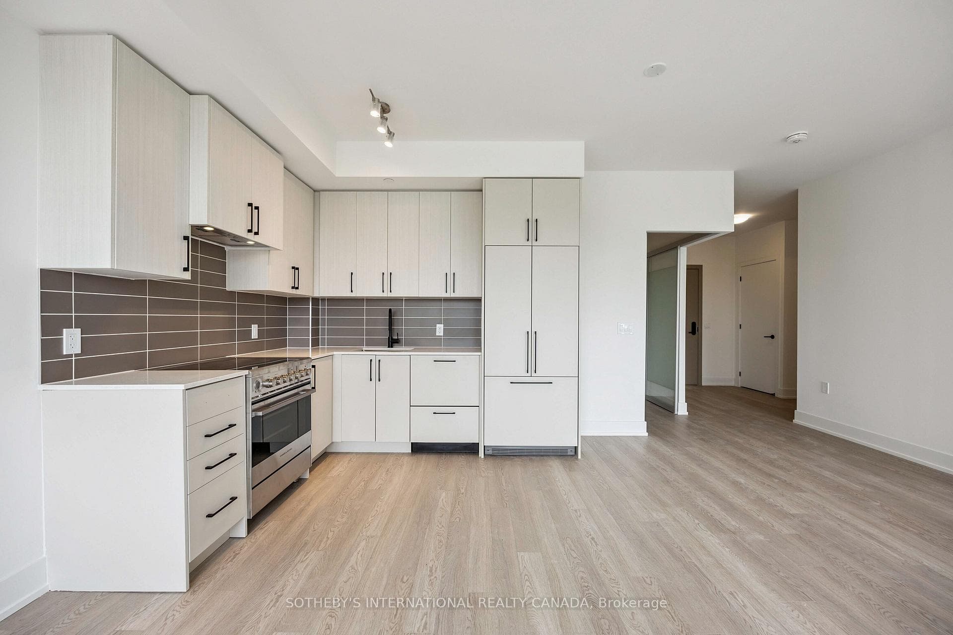 2075 King Road Unit 405 photo 13