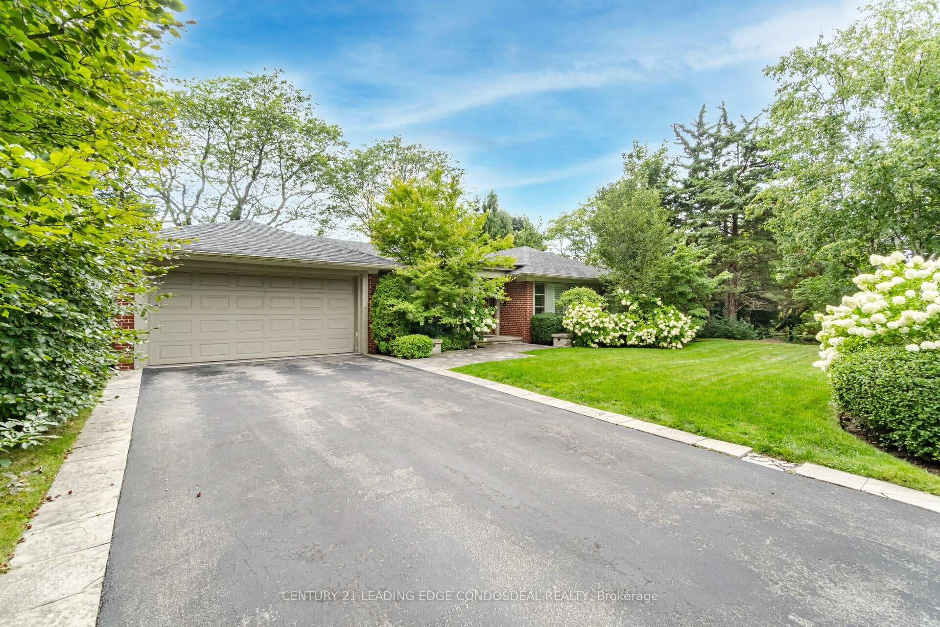 96 Laurentide Drive photo 2