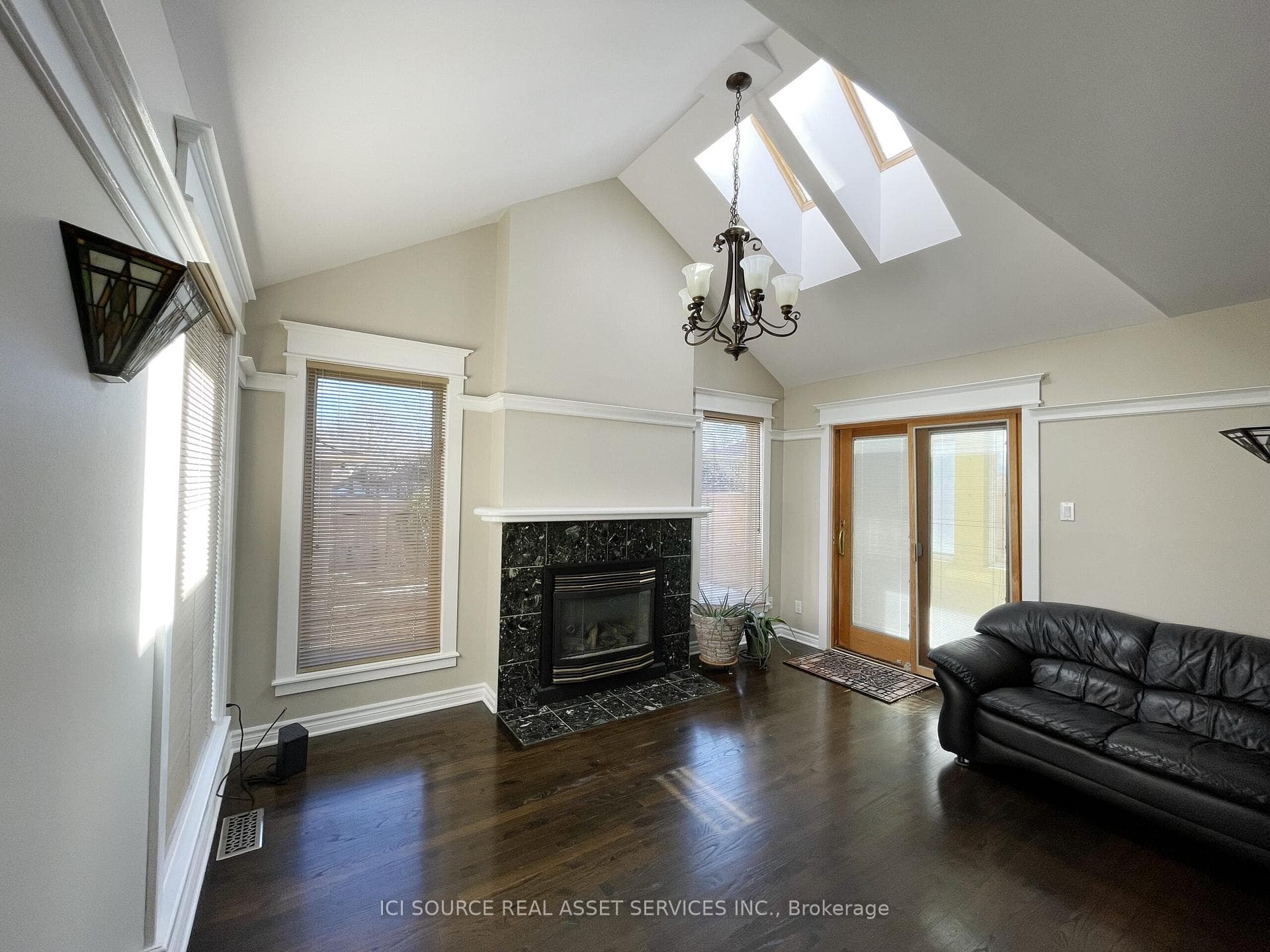 11 Castlethorpe Crescent photo 4