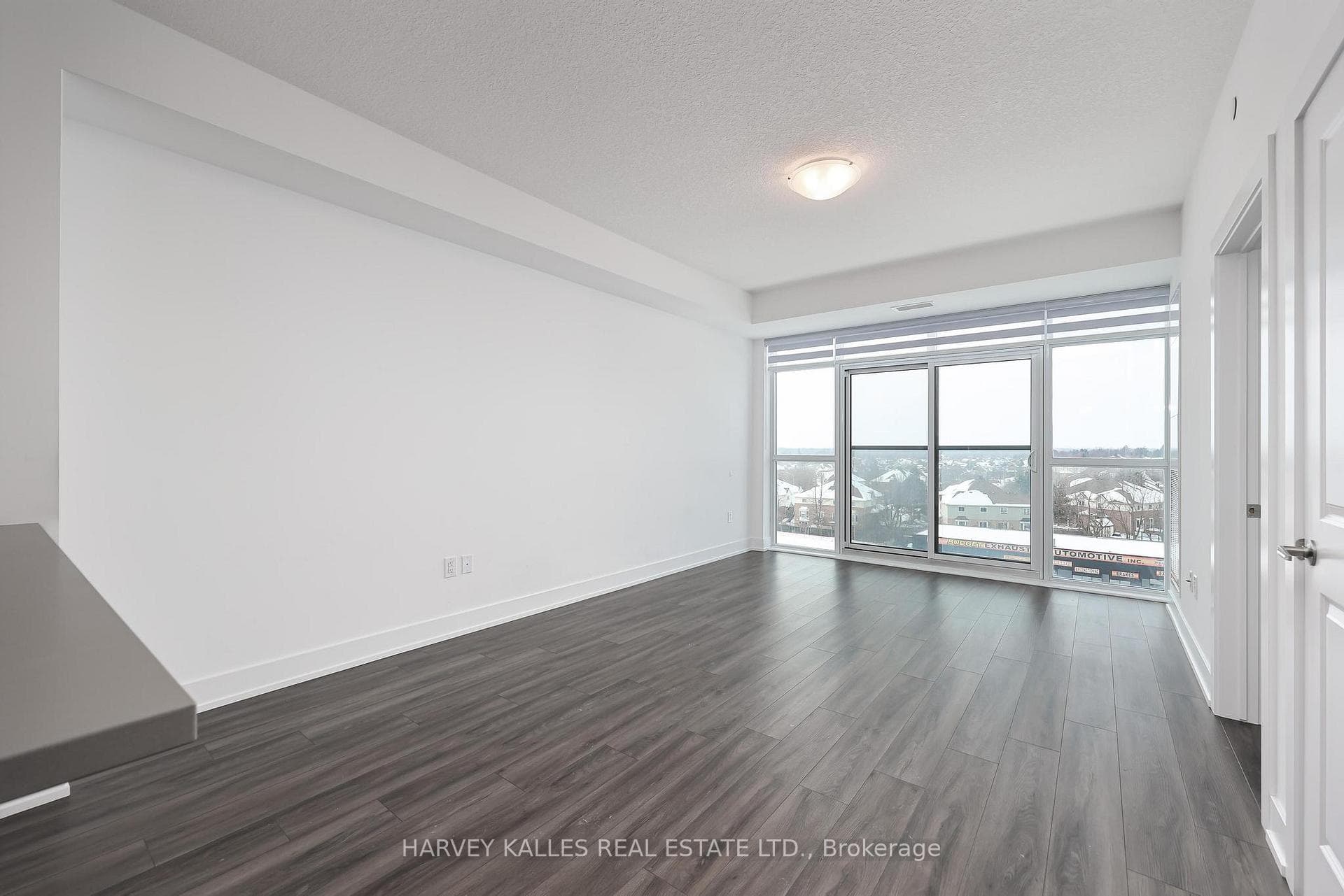 460 Dundas Street Unit 604 photo 4