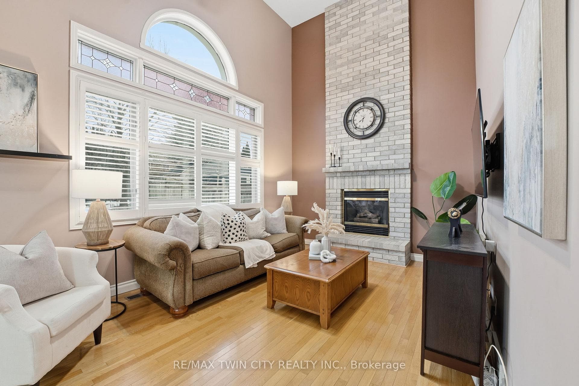 68 Fairlake Drive photo 3