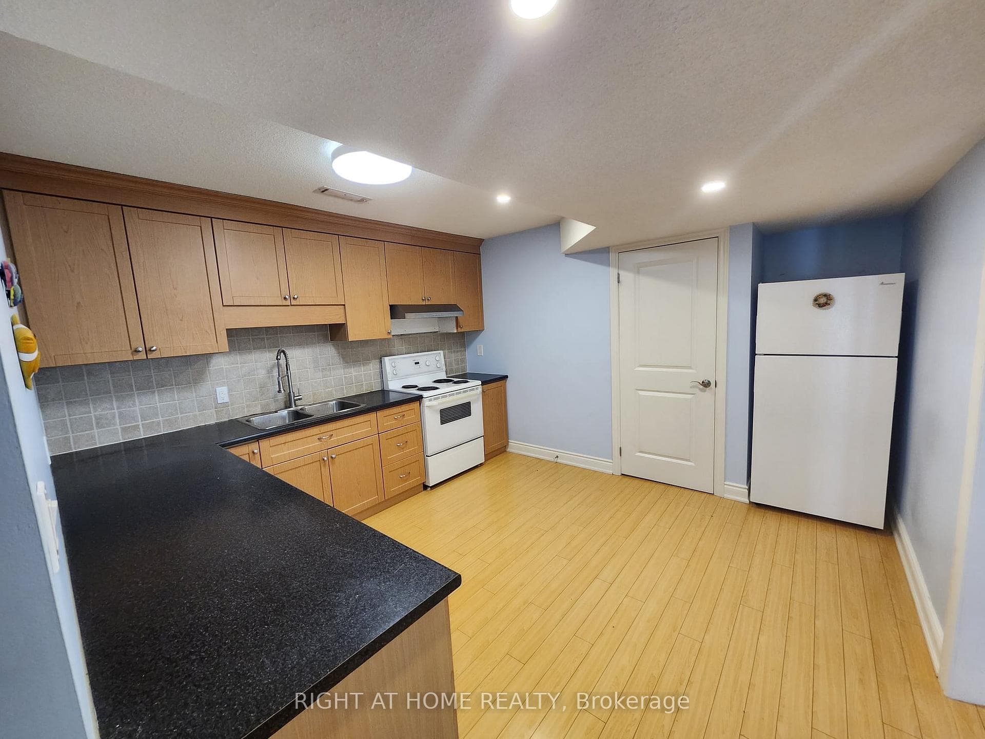 13290 Keele Street photo 20