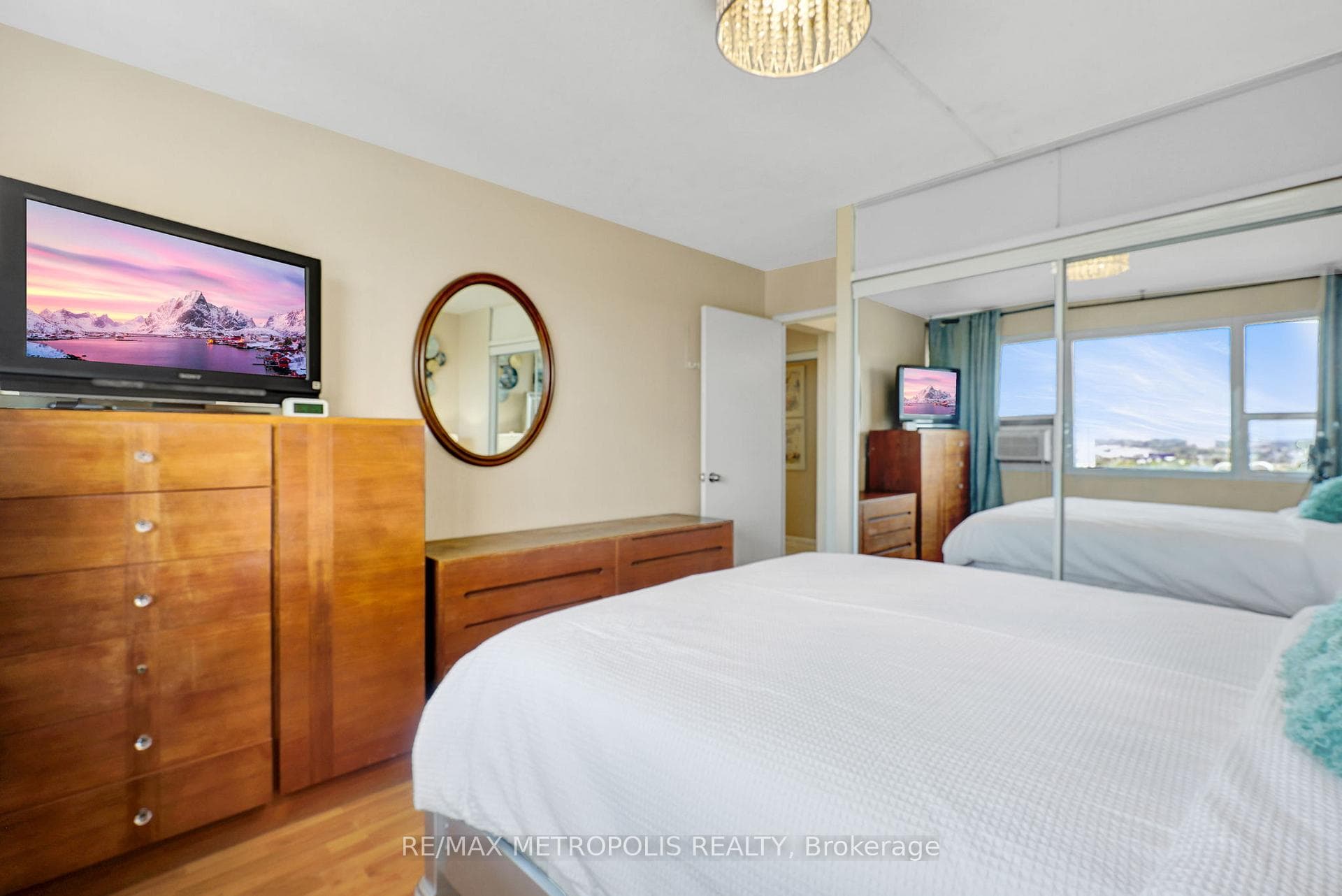 100 Leeward Glenway Unit 1801 photo 20