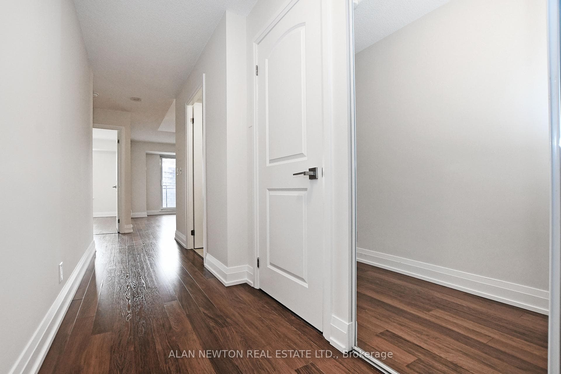 1 De Boers Drive Unit 914 photo 6