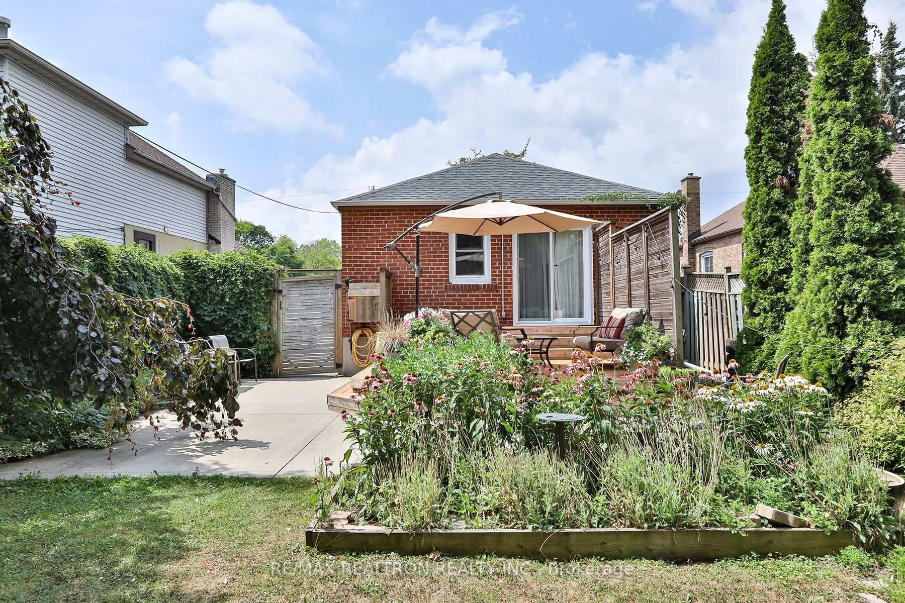 135 Phillip Avenue photo 25