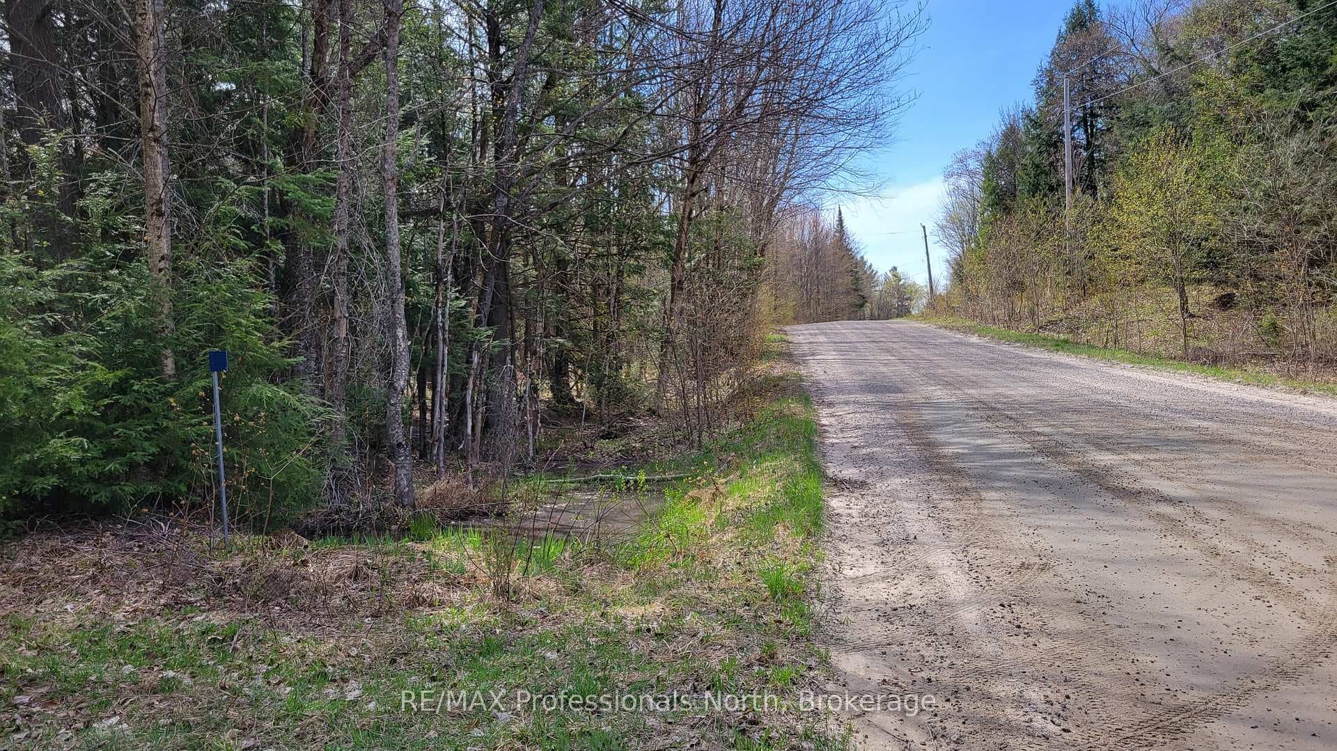1469 YEARLEY Road photo 11