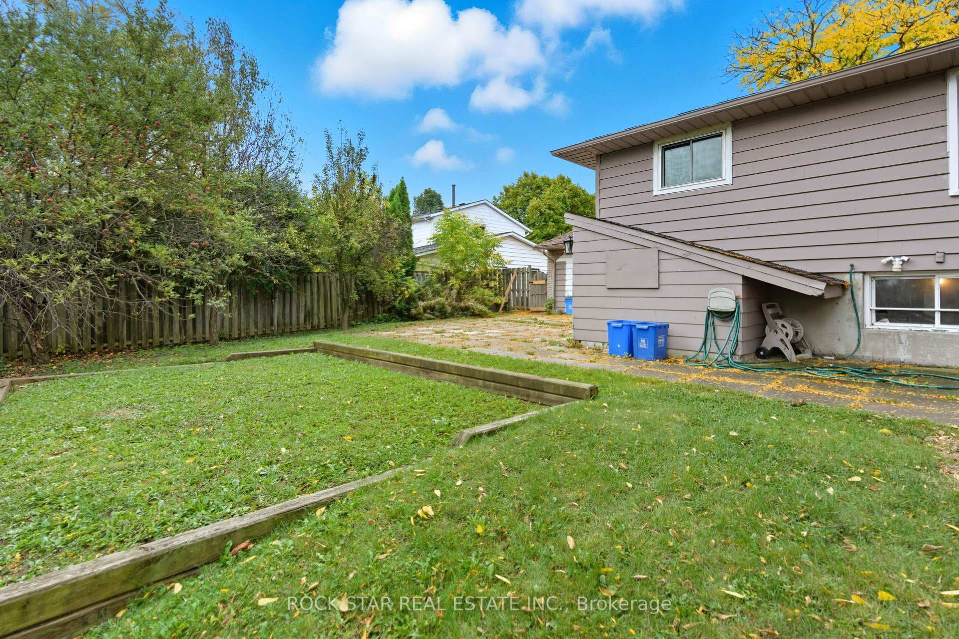111 Britten Close photo 41