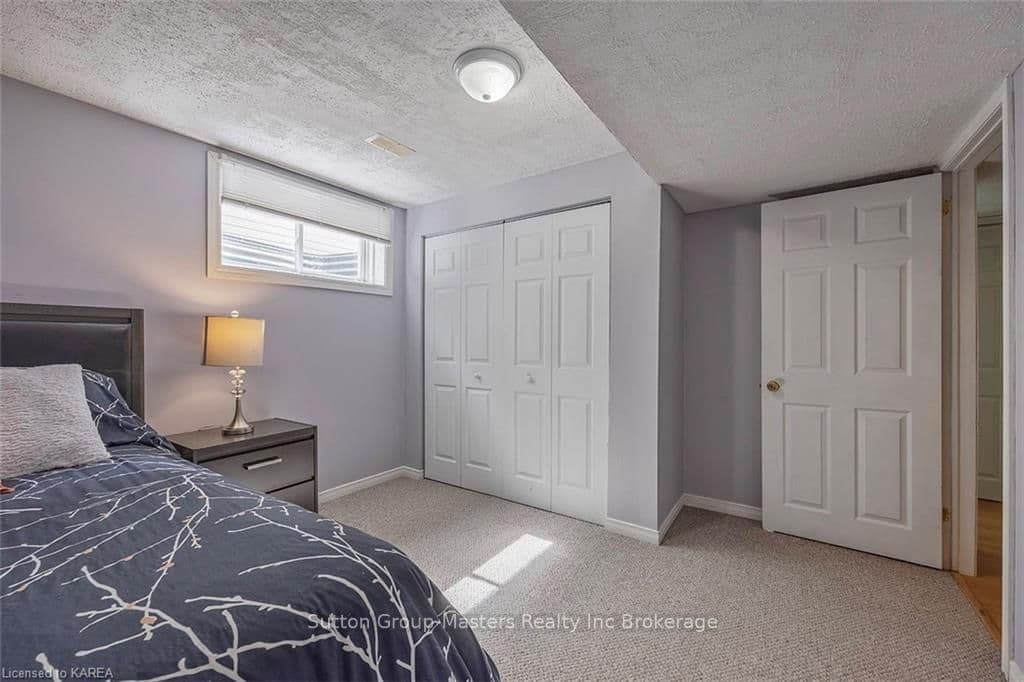 386 COOKE Crescent photo 32