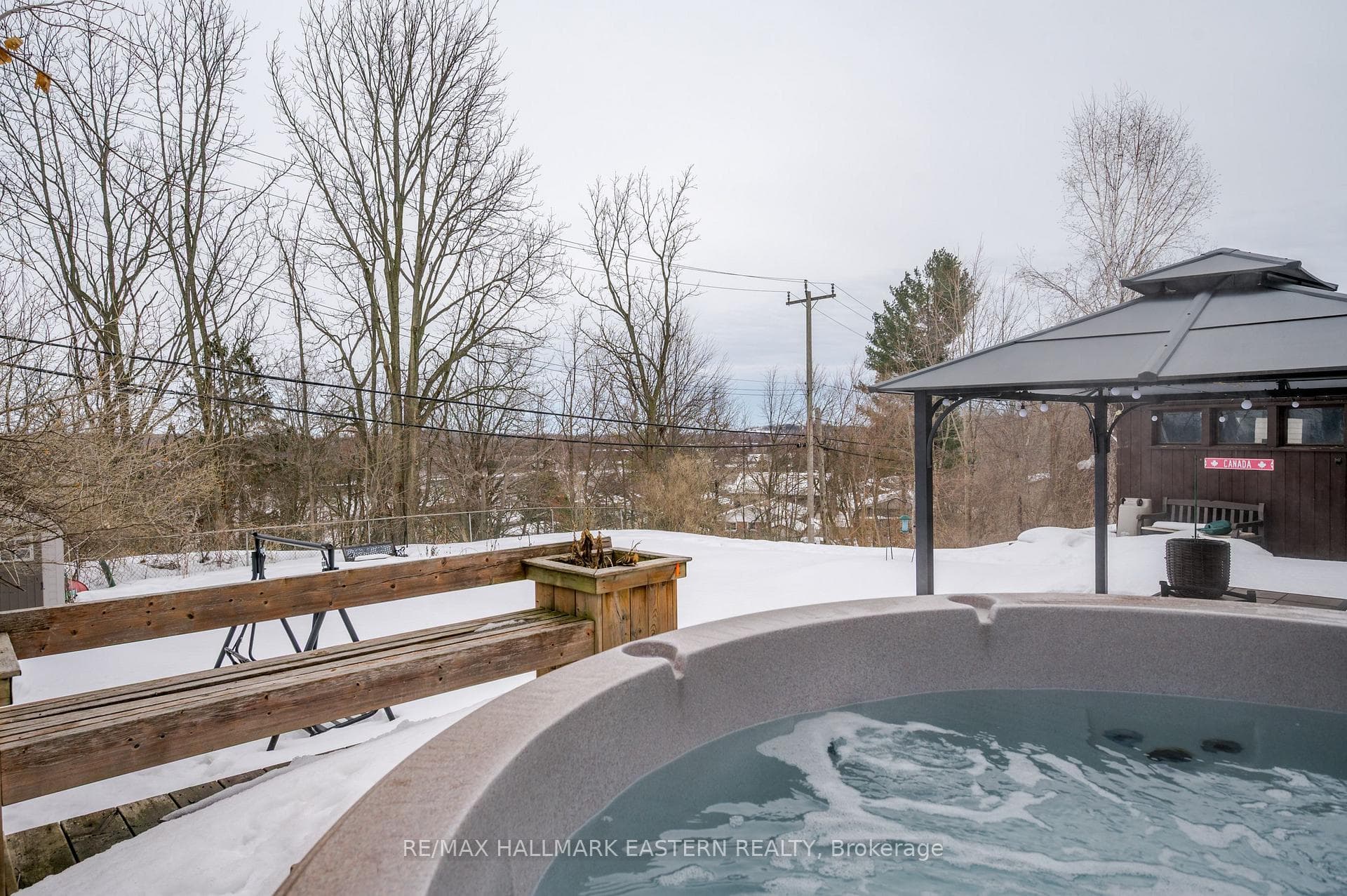 990 Oriole Crescent photo 43