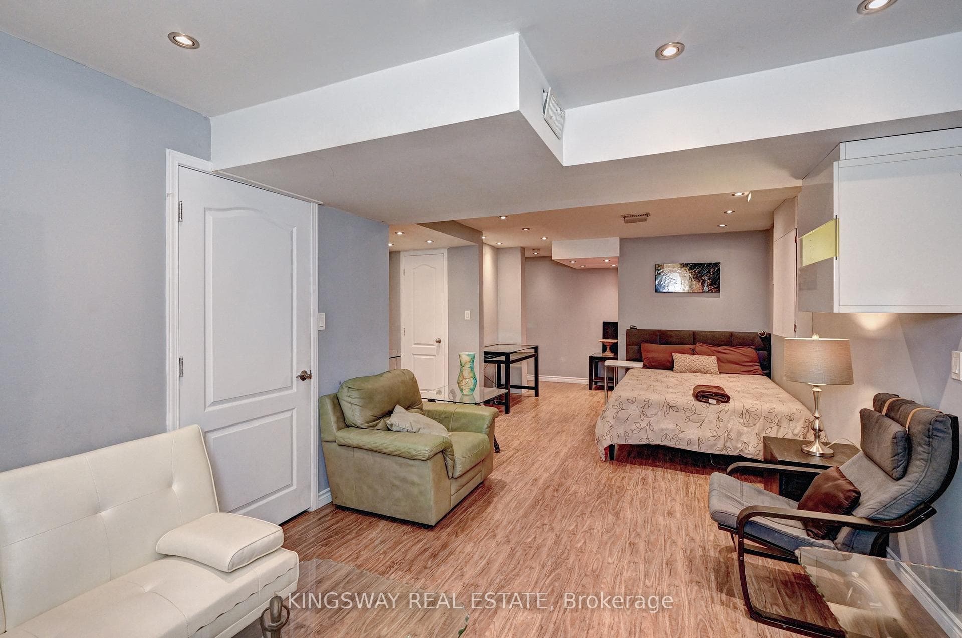 150 Holland Circle photo 33