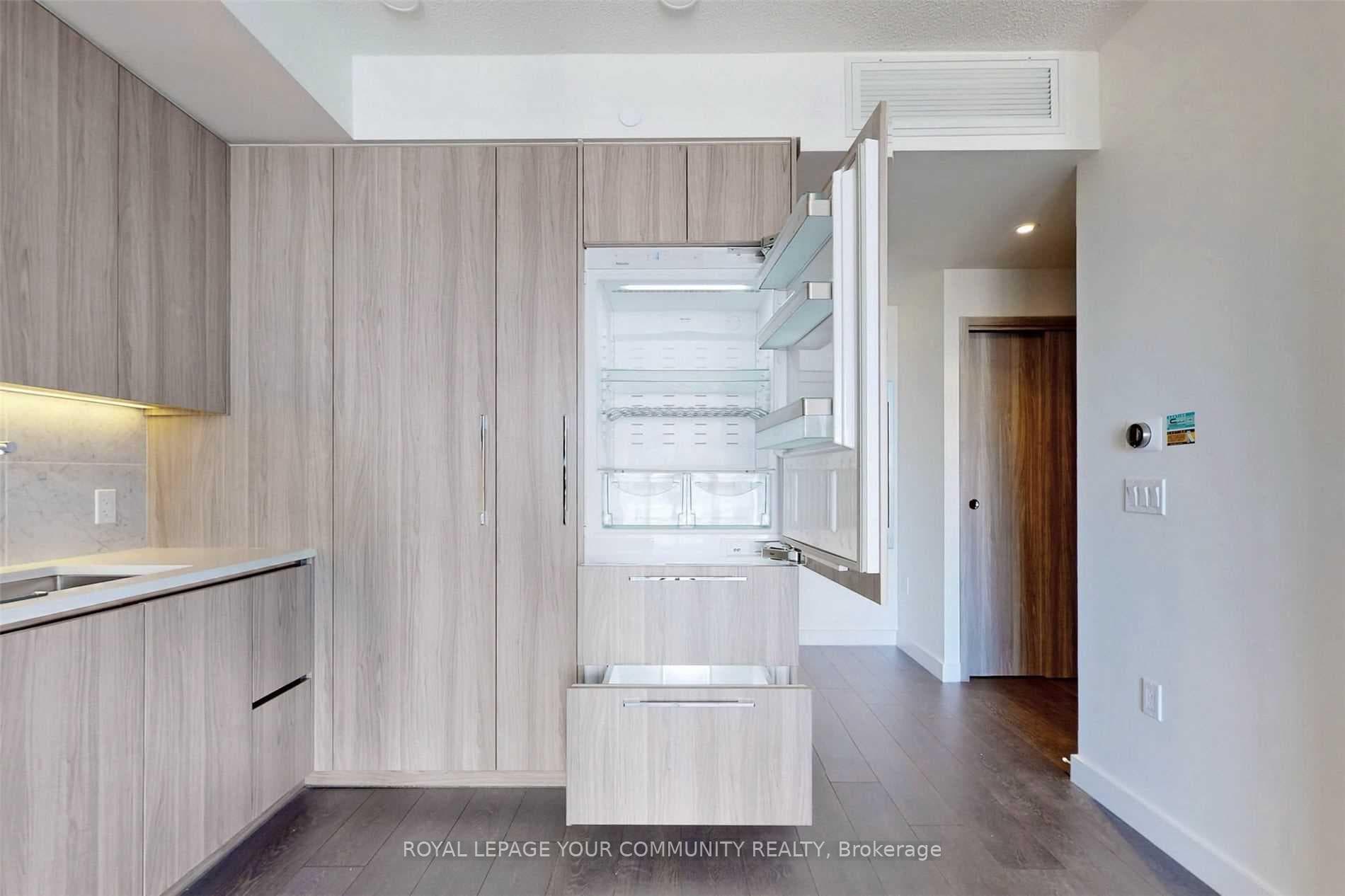 85 Mcmahon Drive Unit 2801 photo 9
