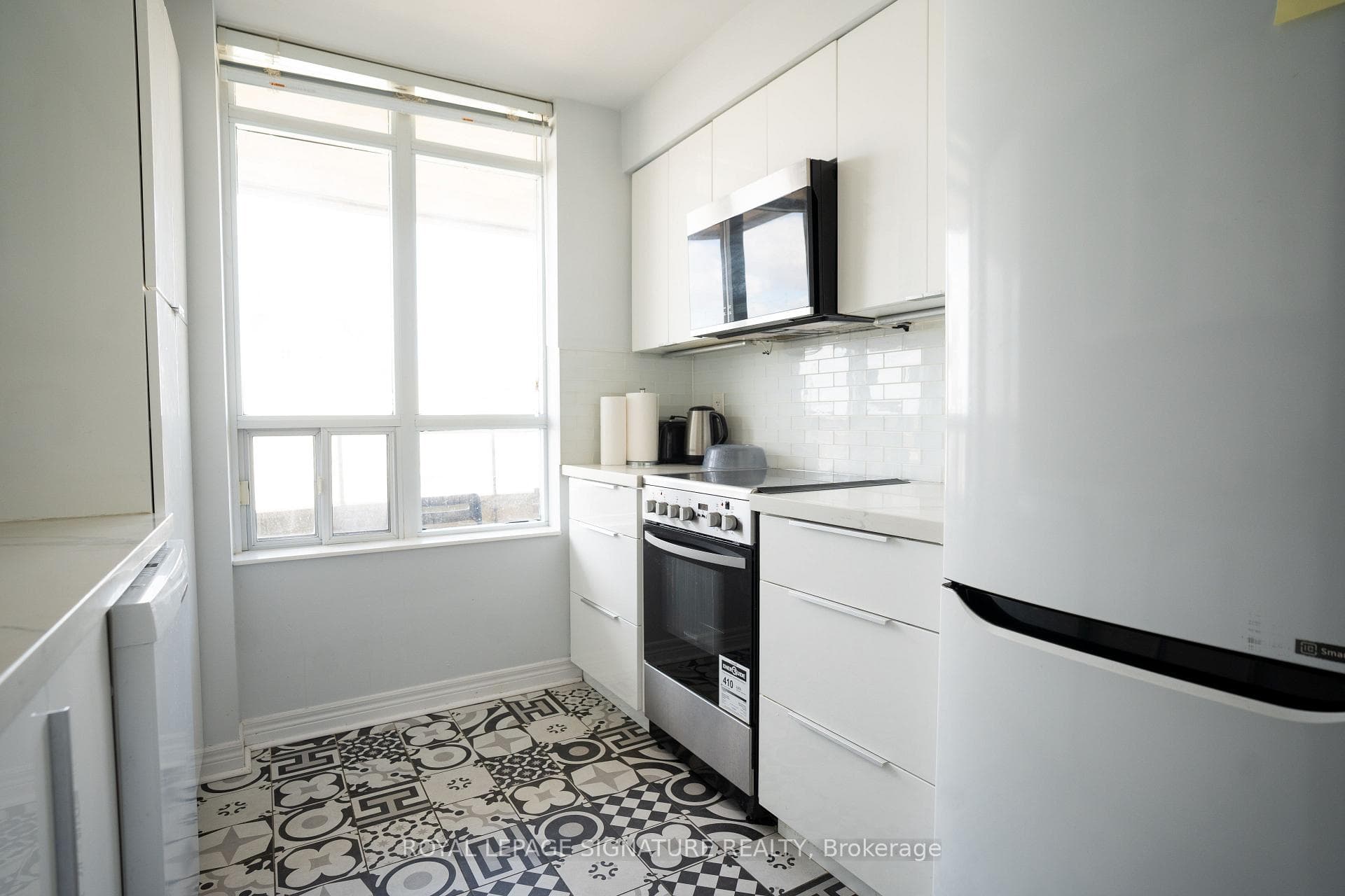 310 Burnhamthorpe Road Unit 3306 photo 19
