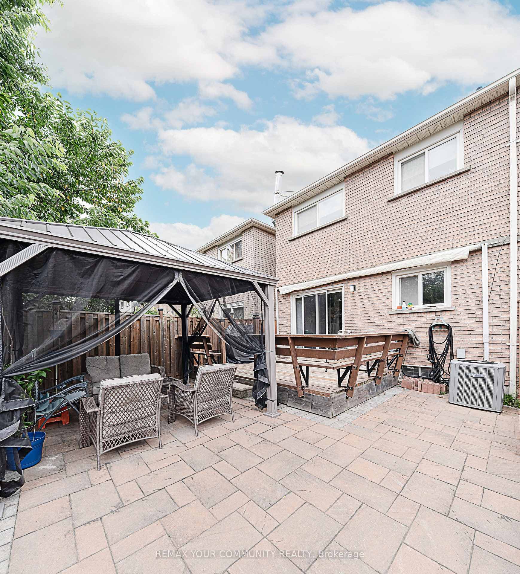 66 Trafford Crescent photo 25