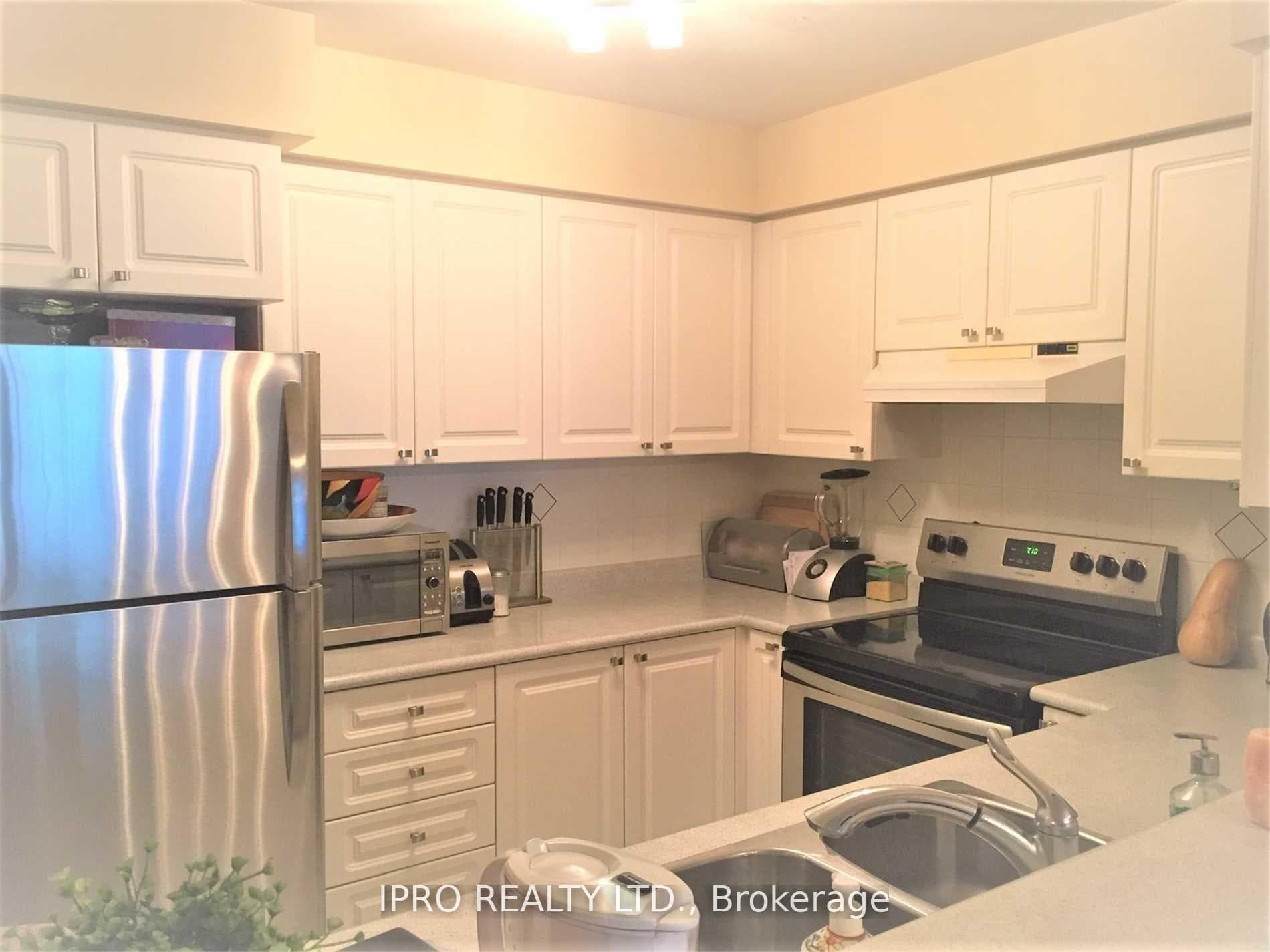 29 Pemberton Avenue Unit 702 photo 4