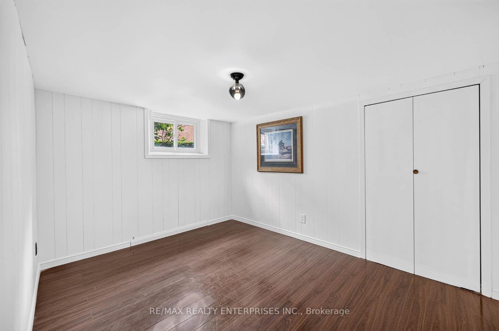 233 Rosemount Avenue photo 27
