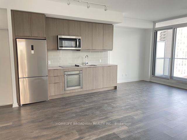 38 Forest Manor Road Unit 804 photo 2