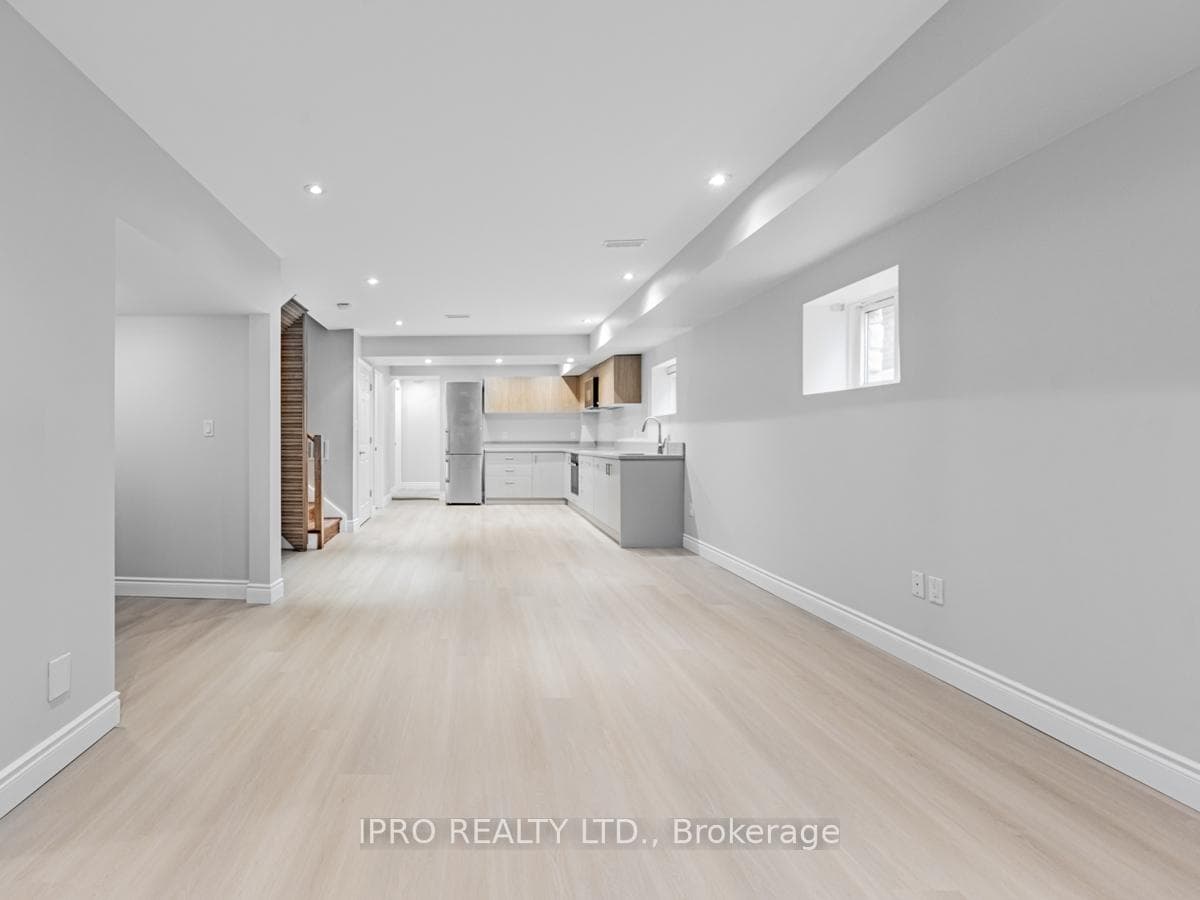 66 Northridge Avenue Unit Lower photo 15