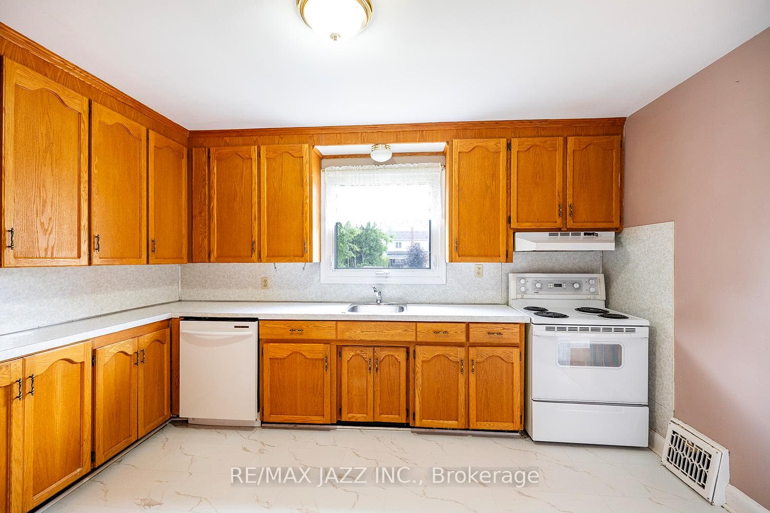 445 Beverly Street photo 12